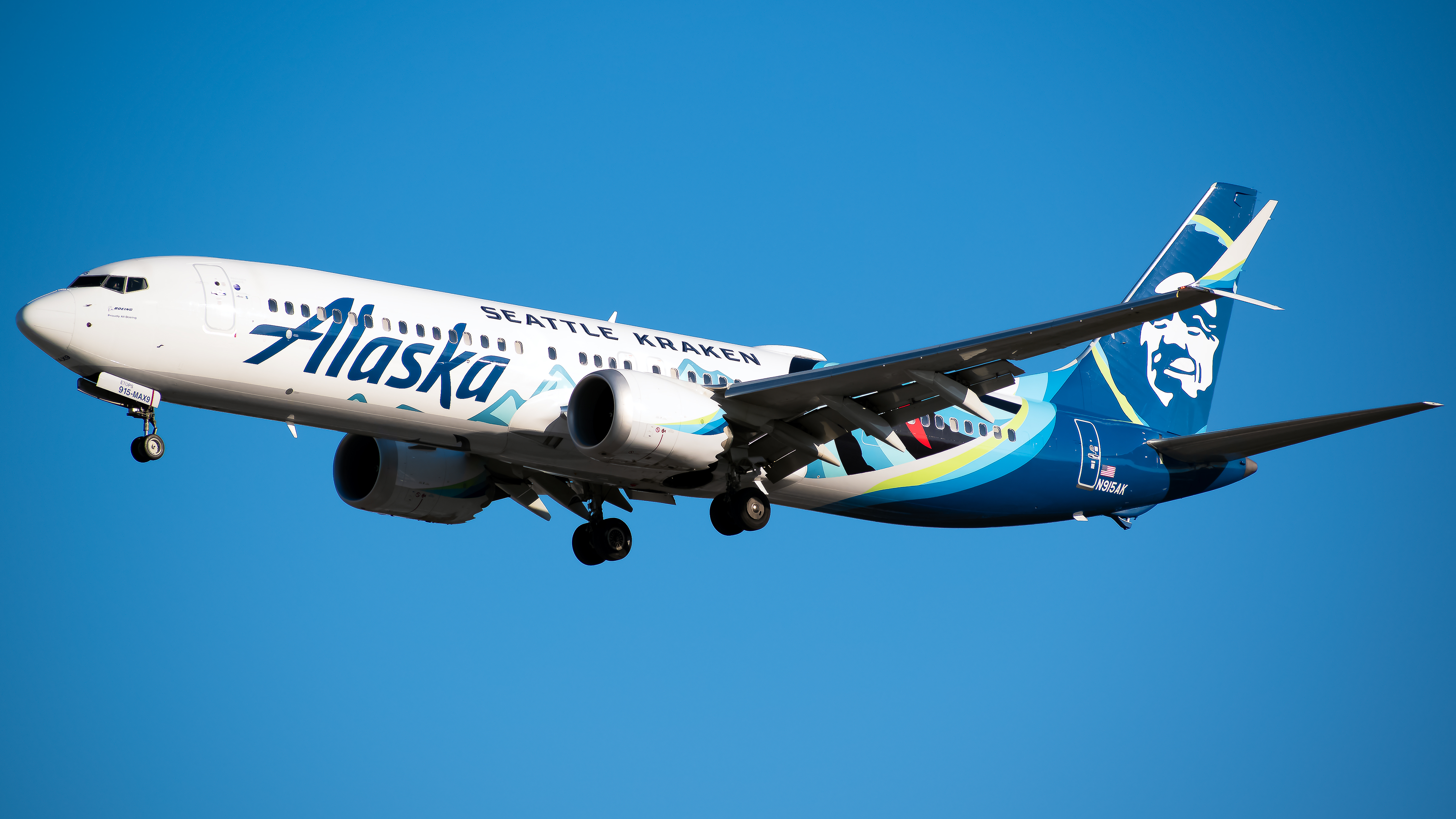 Full size: Alaska Airlines Boeing 737 MAX 9 N915AK at Orlando International Airport