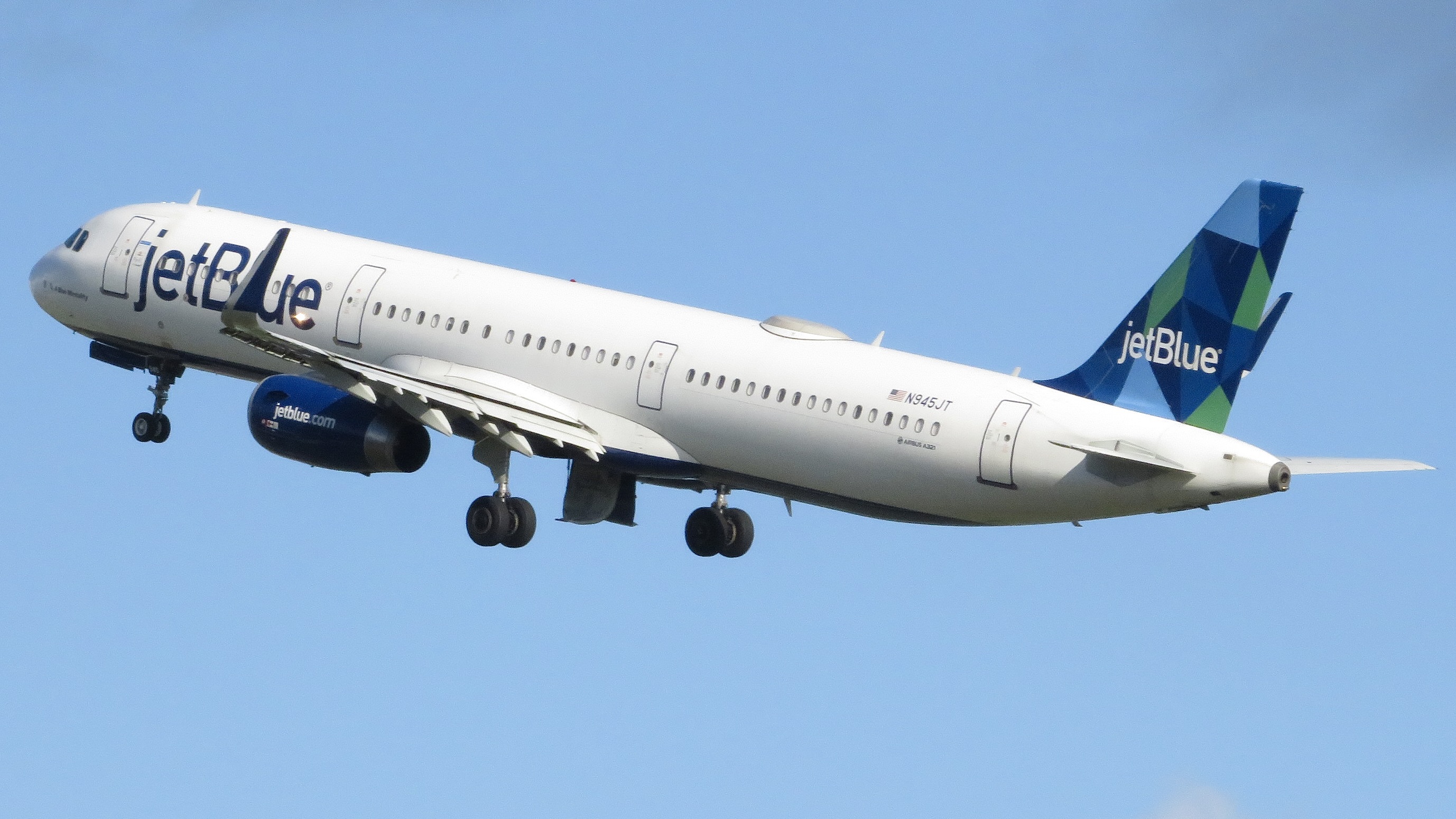 Full size: JetBlue Airways Airbus A321-200 N945JT at St. Thomas Cyril E. King Airport