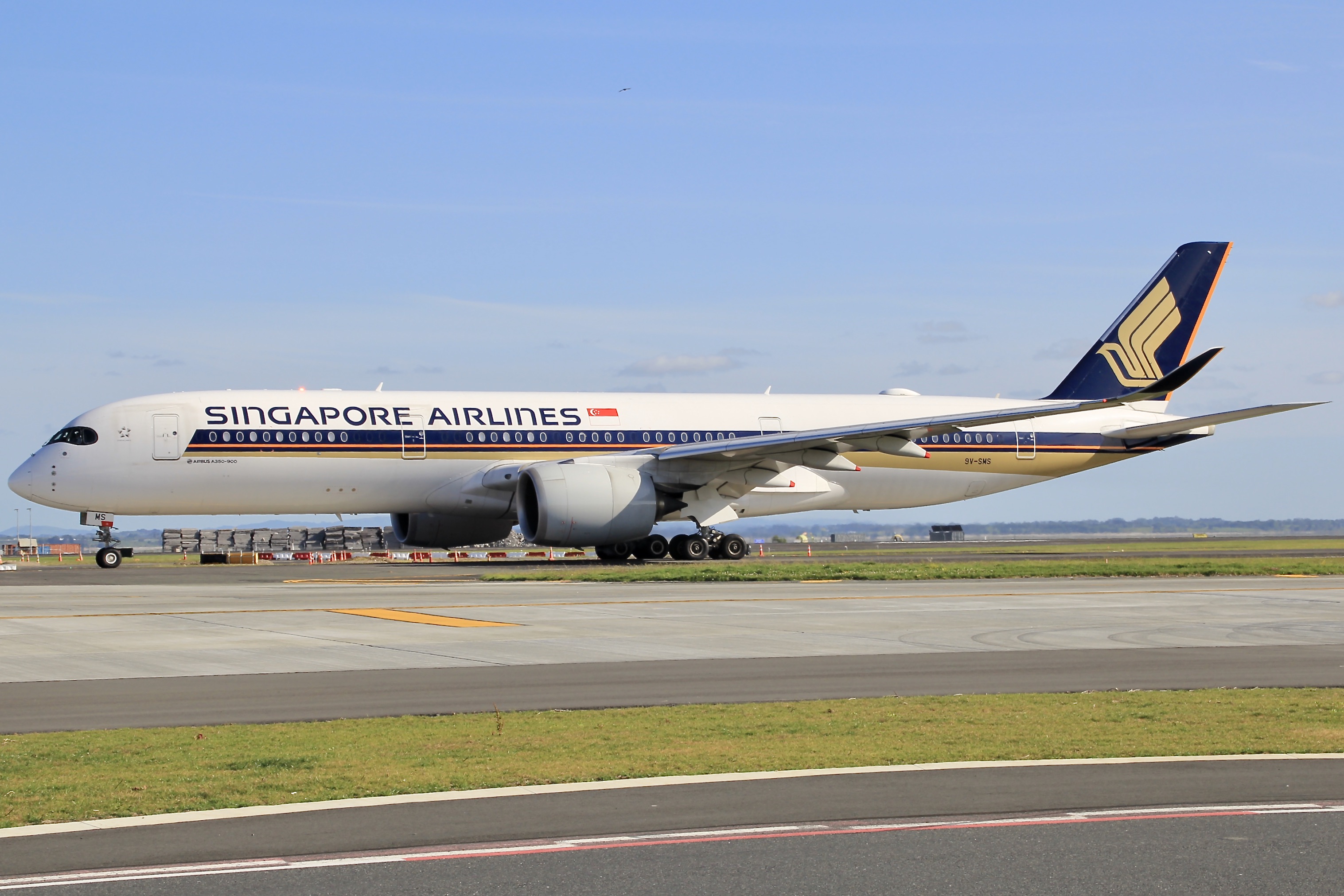 Full size: Singapore Airlines Airbus A350-900 9V-SMS at Auckland International Airport