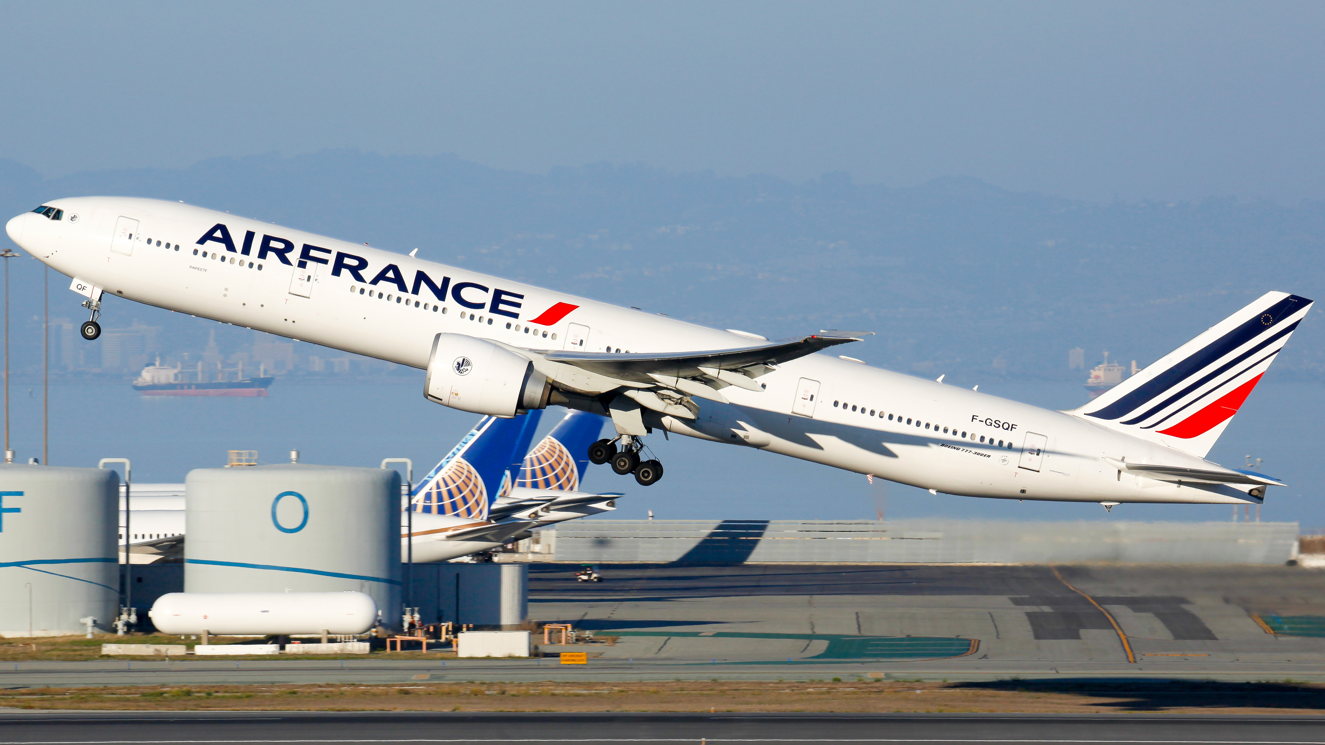 Full size: Air France Boeing 777-300ER F-GSQF at San Francisco International Airport