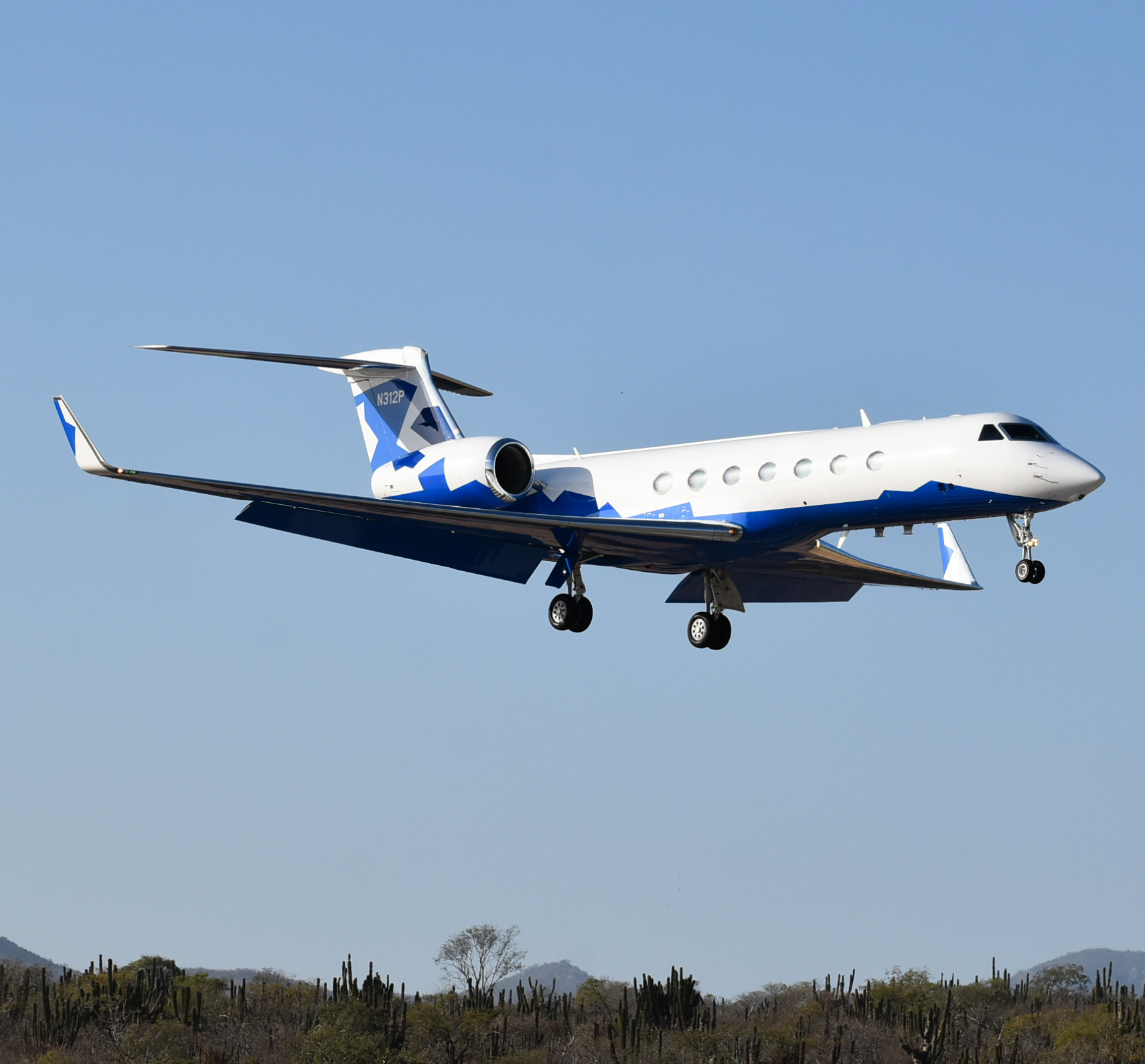 Full size: Pritzker Organization Gulfstream G550 N312P at Aeropuerto de Cabo San Lucas Internacional