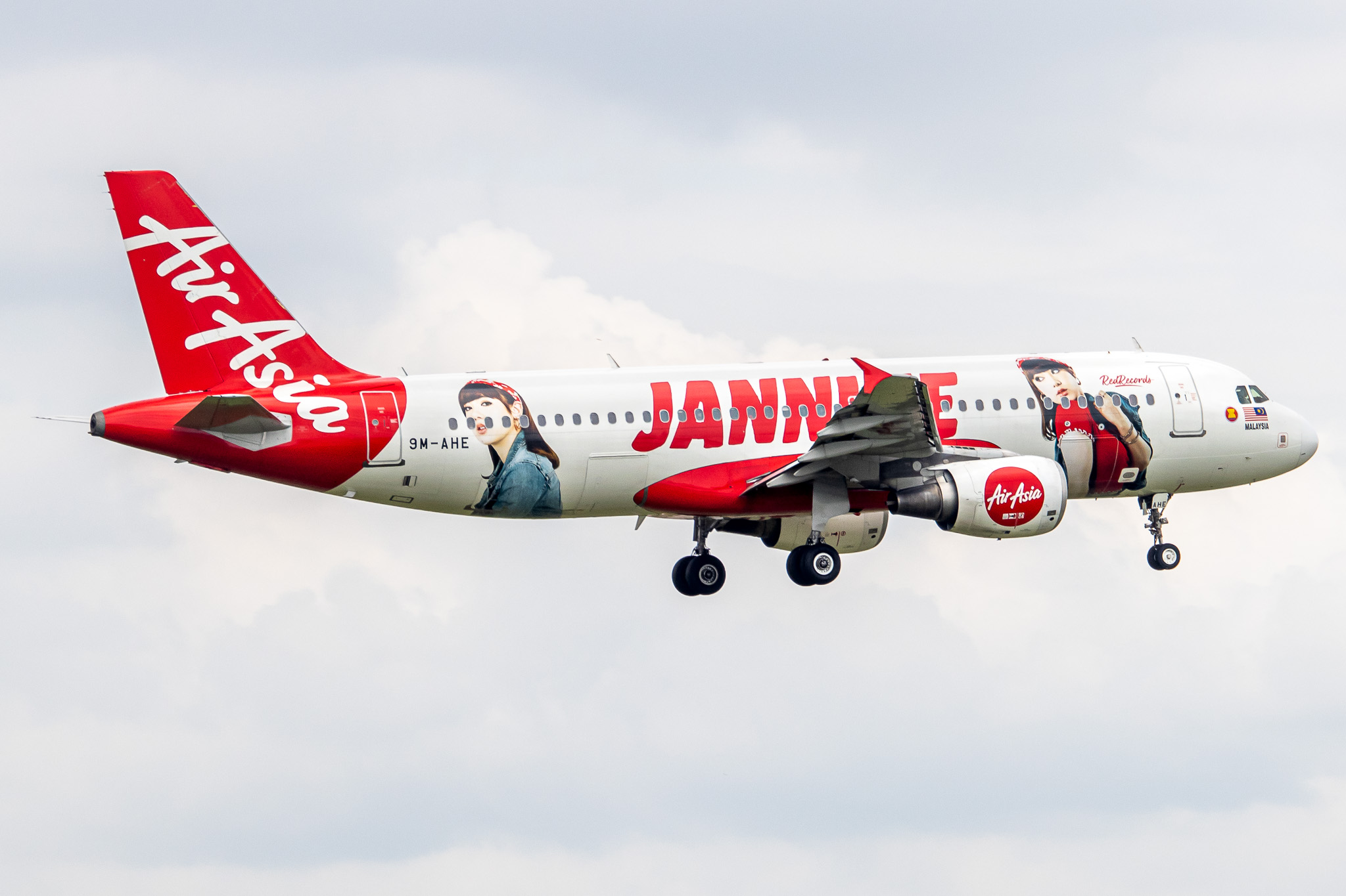 Full size: AirAsia Airbus A320 9M-AHE at Tan Son Nhat International Airport