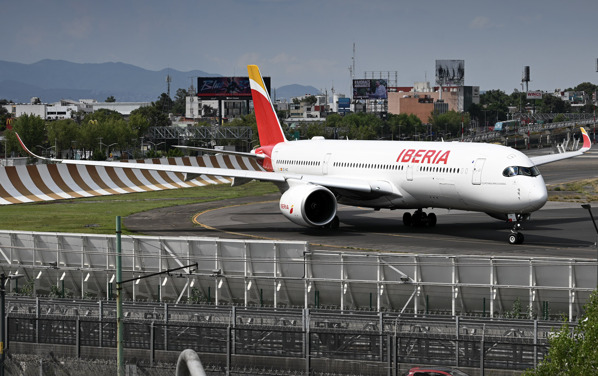 Full size: Iberia Airbus A350-900 EC-NXC at Mexico City International Airport