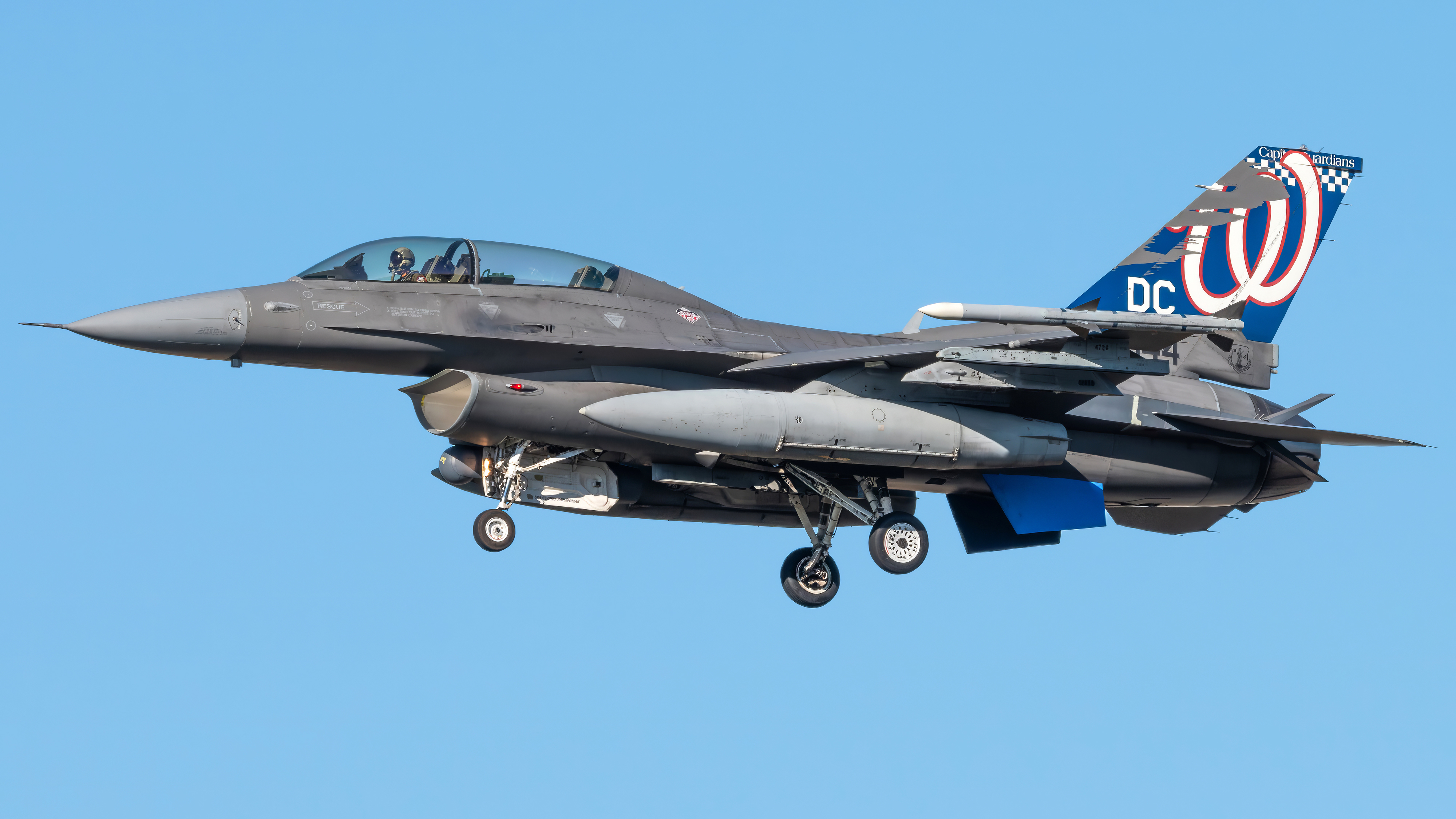 Full size: USAF - United States Air Force General Dynamics F-16 Fighting Falcon 86-0044 at Joint Base Andrews