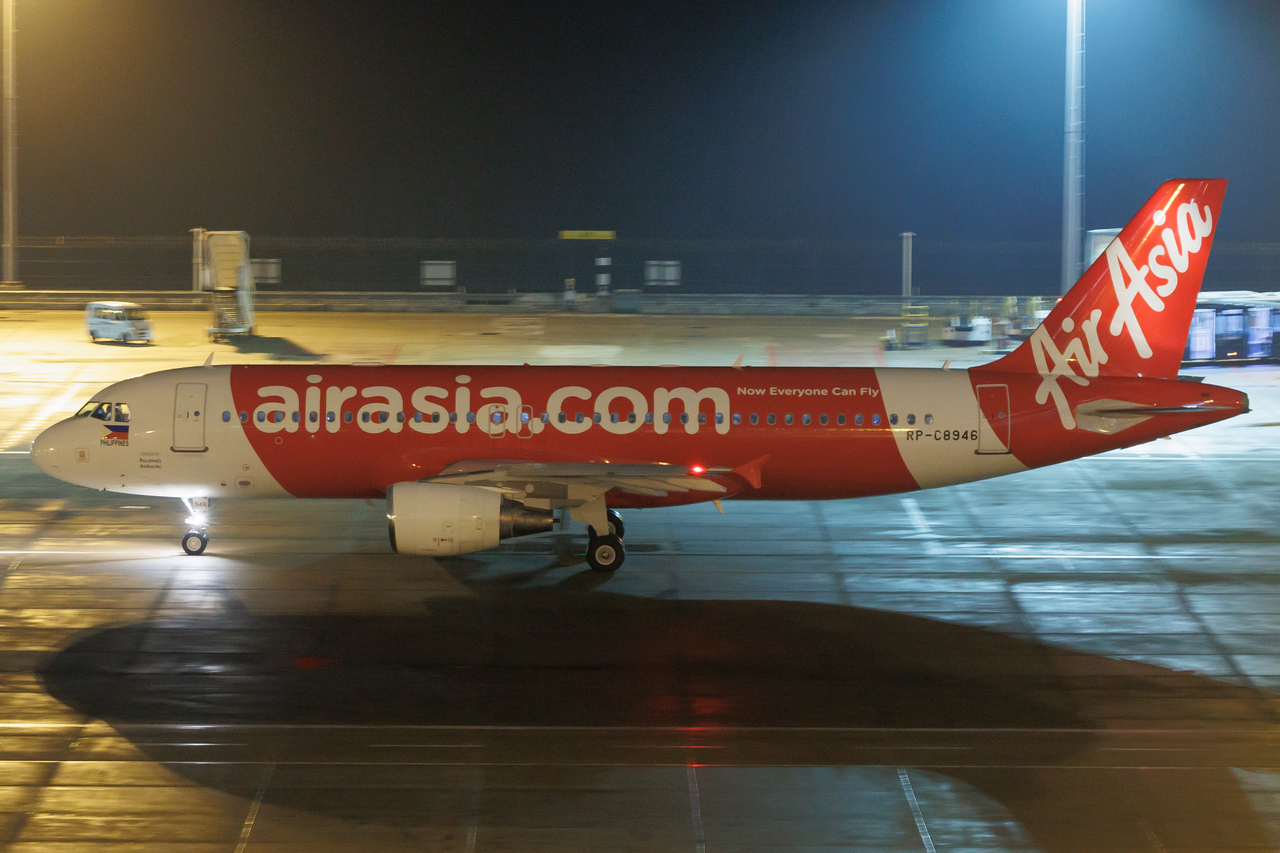 Full size: AirAsia Airbus A320 RP-C8946 at Macau International Airport