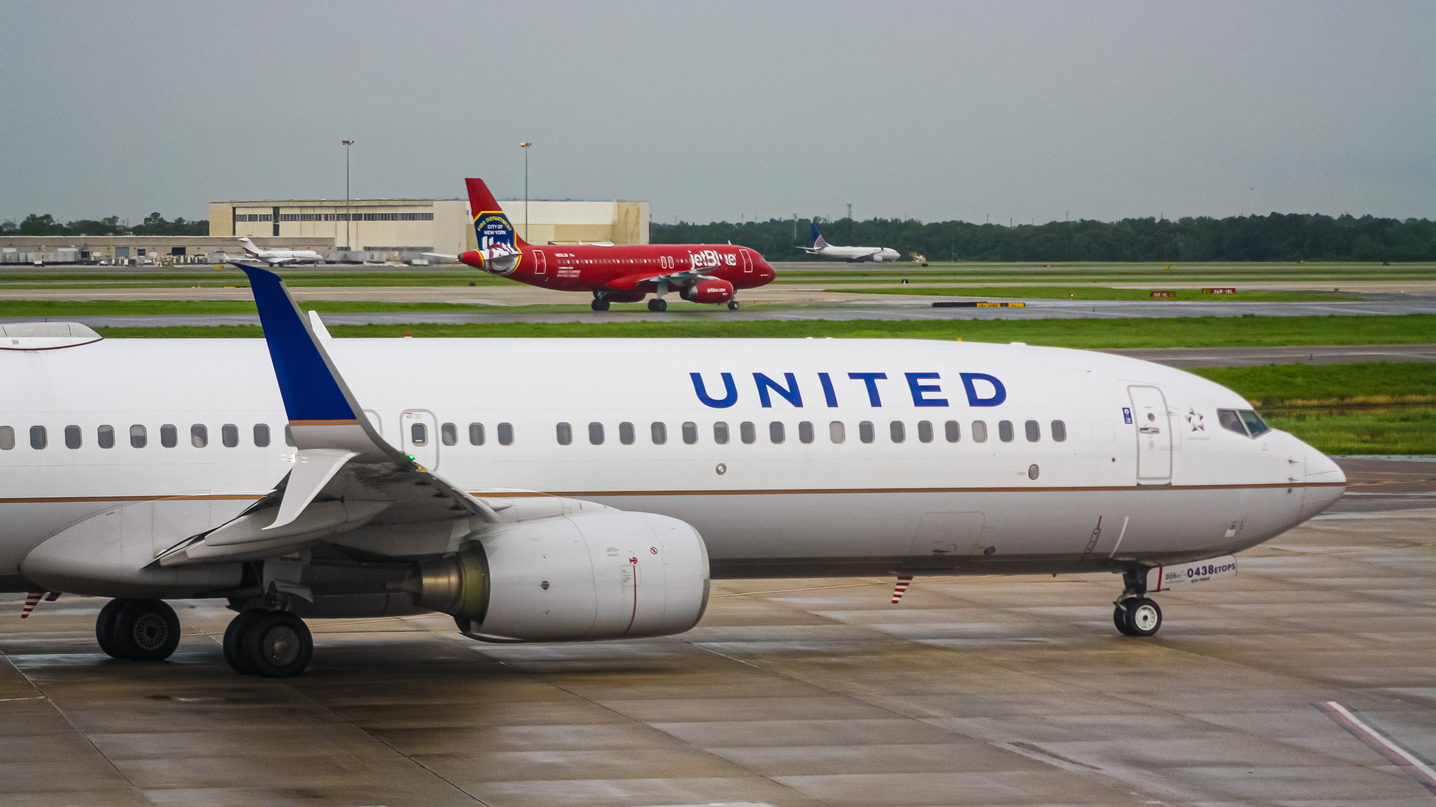 Full size: United Airlines Boeing 737-900ER N78438 at Orlando International Airport