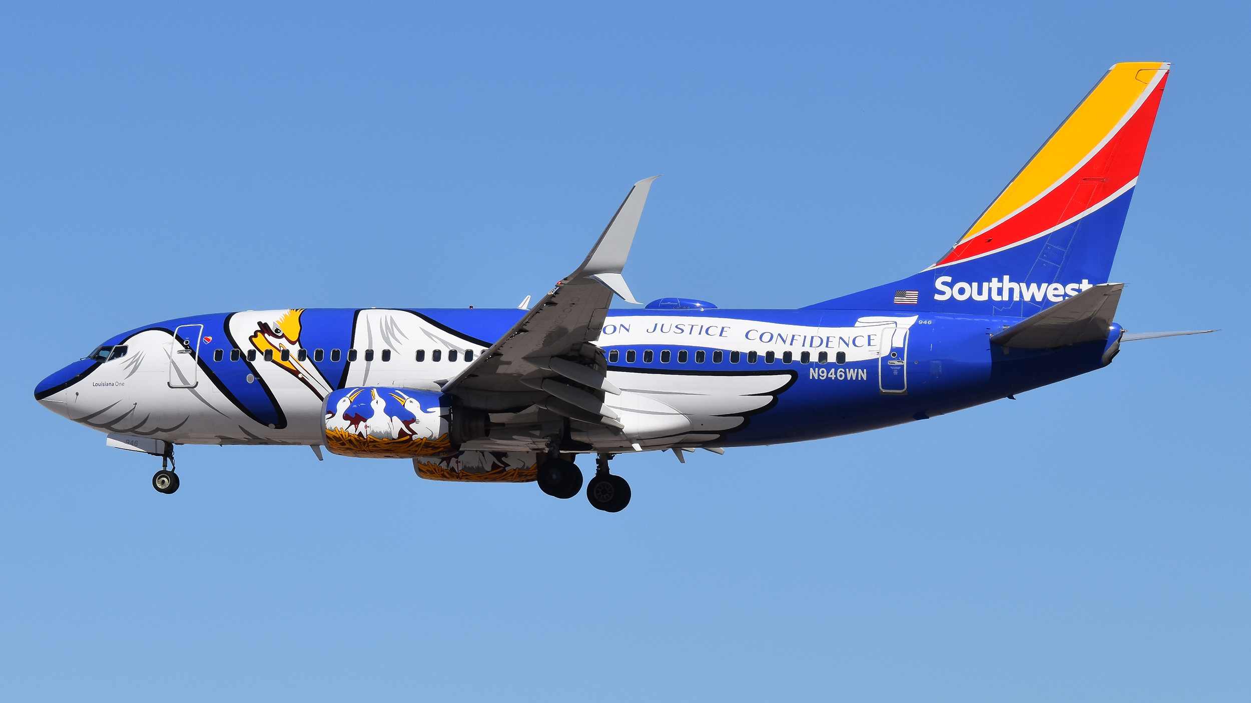 Full size: Southwest Airlines Boeing 737-700 N946WN at Harry Reid International Airport