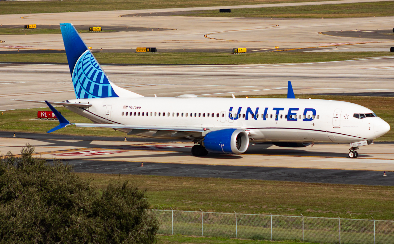 Full size: United Airlines Boeing 737 MAX 8 N27268 at Tampa International Airport