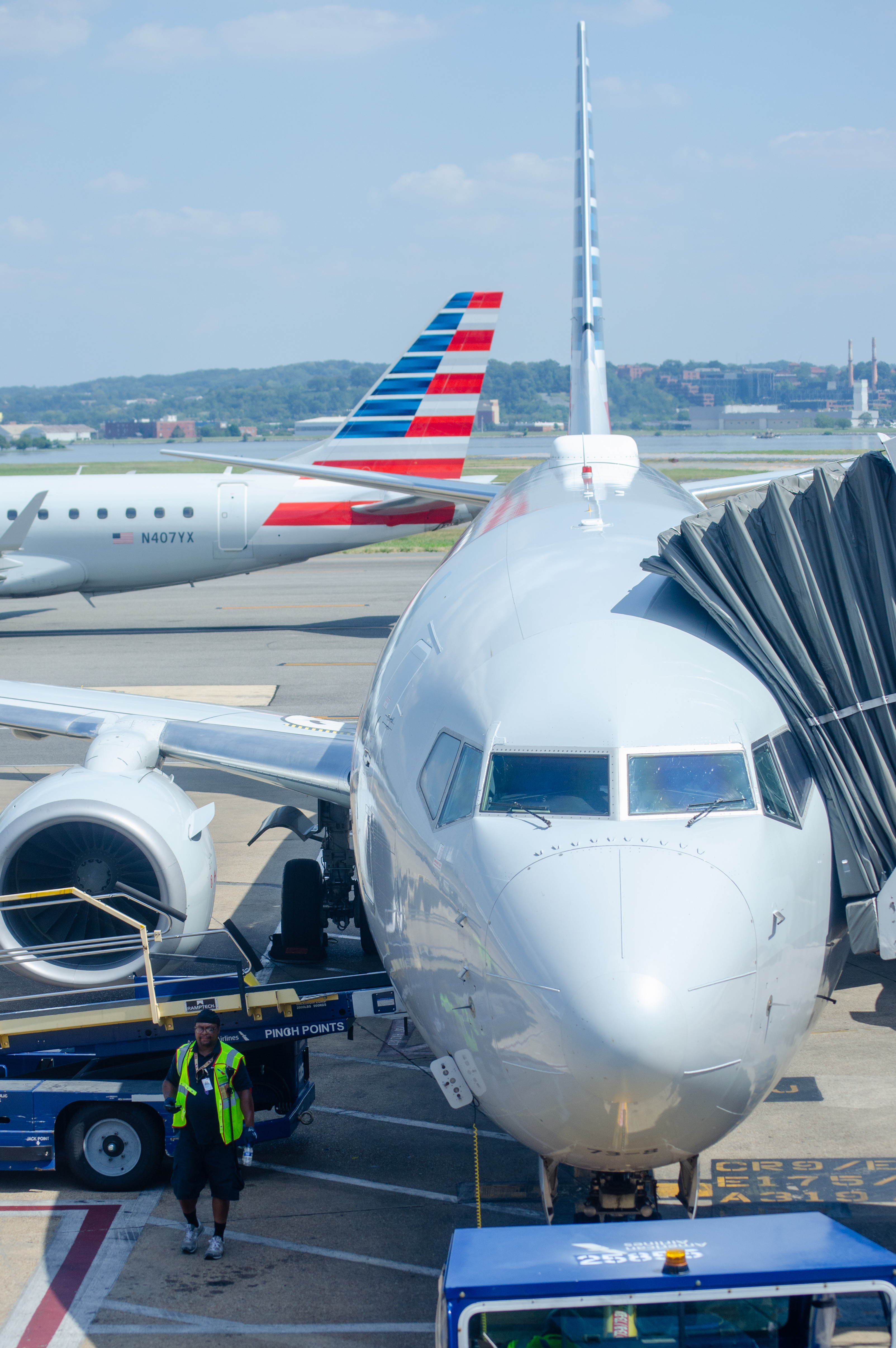 Full size: American Airlines Boeing 737-800 N929AN at Ronald Reagan National Airport