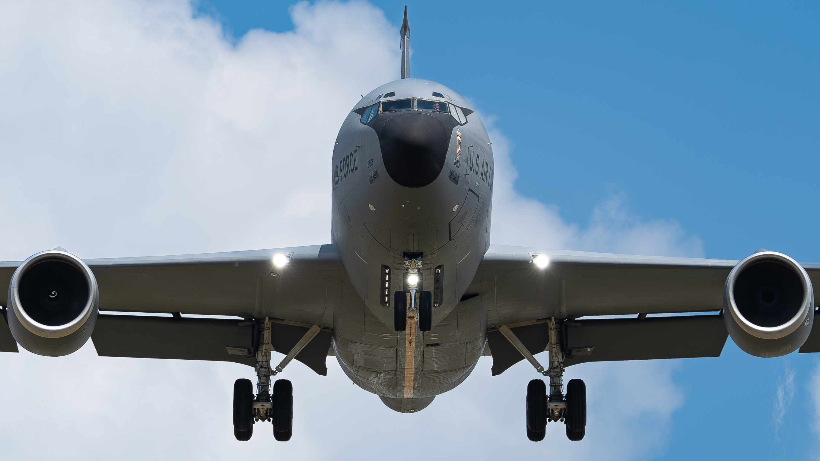 Full size: USAF - United States Air Force Boeing KC-135 Stratotanker 63-8013 at Rickenbacker International Airport