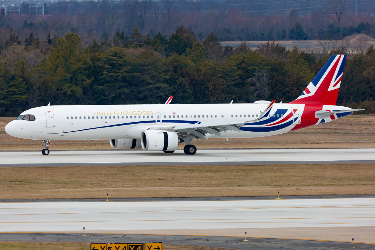 Full size: Titan Airways Airbus A321NEO G-GBNI at Washington Dulles International Airport