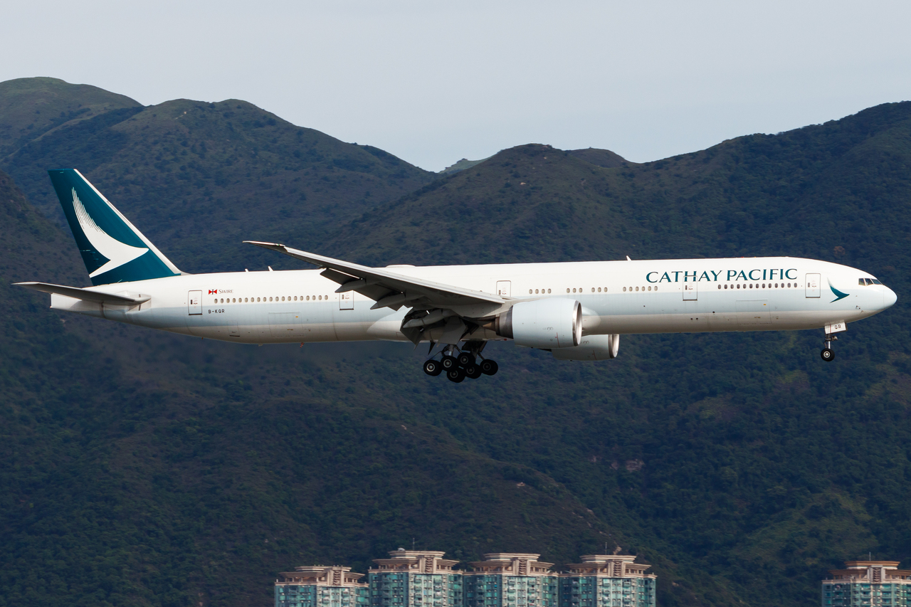 Full size: Cathay Pacific Boeing 777-300ER B-KQR at Hong Kong International Airport