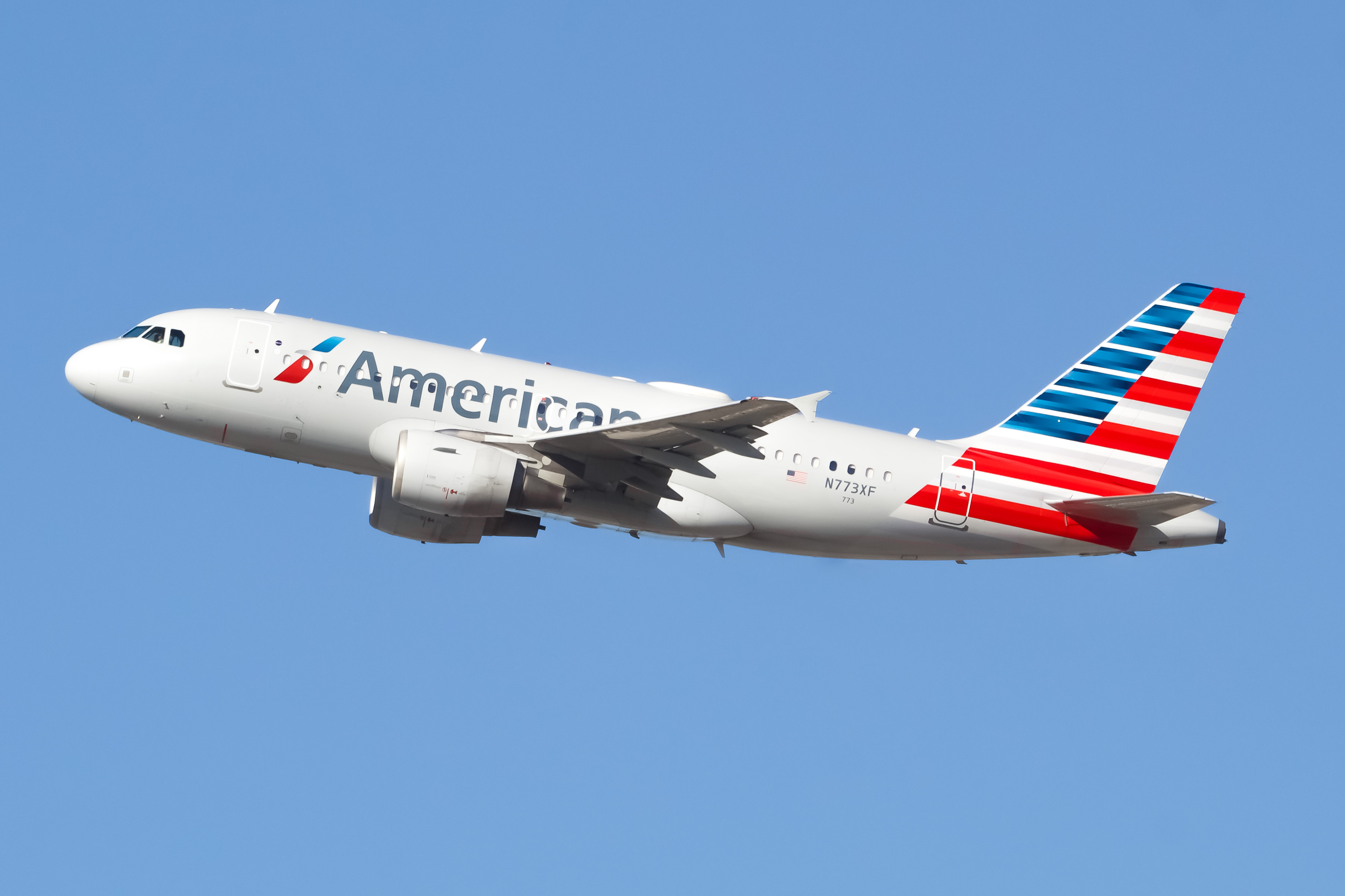 Full size: American Airlines Airbus A319 N773XF at Newark Liberty International Airport