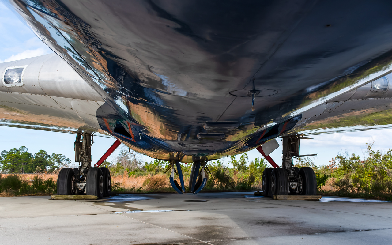 Full size: Omega Air Refueling Boeing 707 N707BN at Brunswick Golden Isles Airport