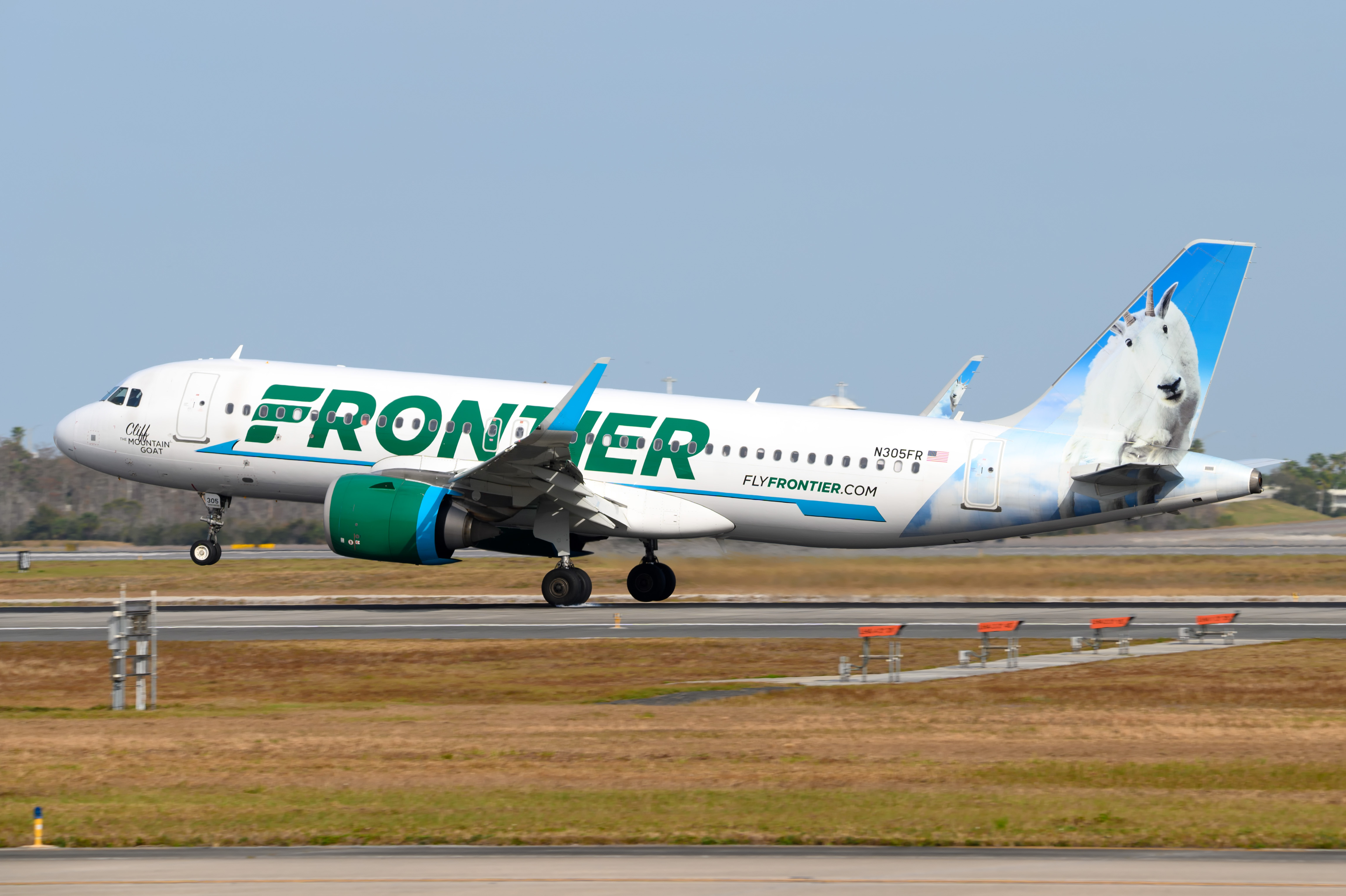 Full size: Frontier Airlines Airbus A320NEO N305FR at Orlando International Airport