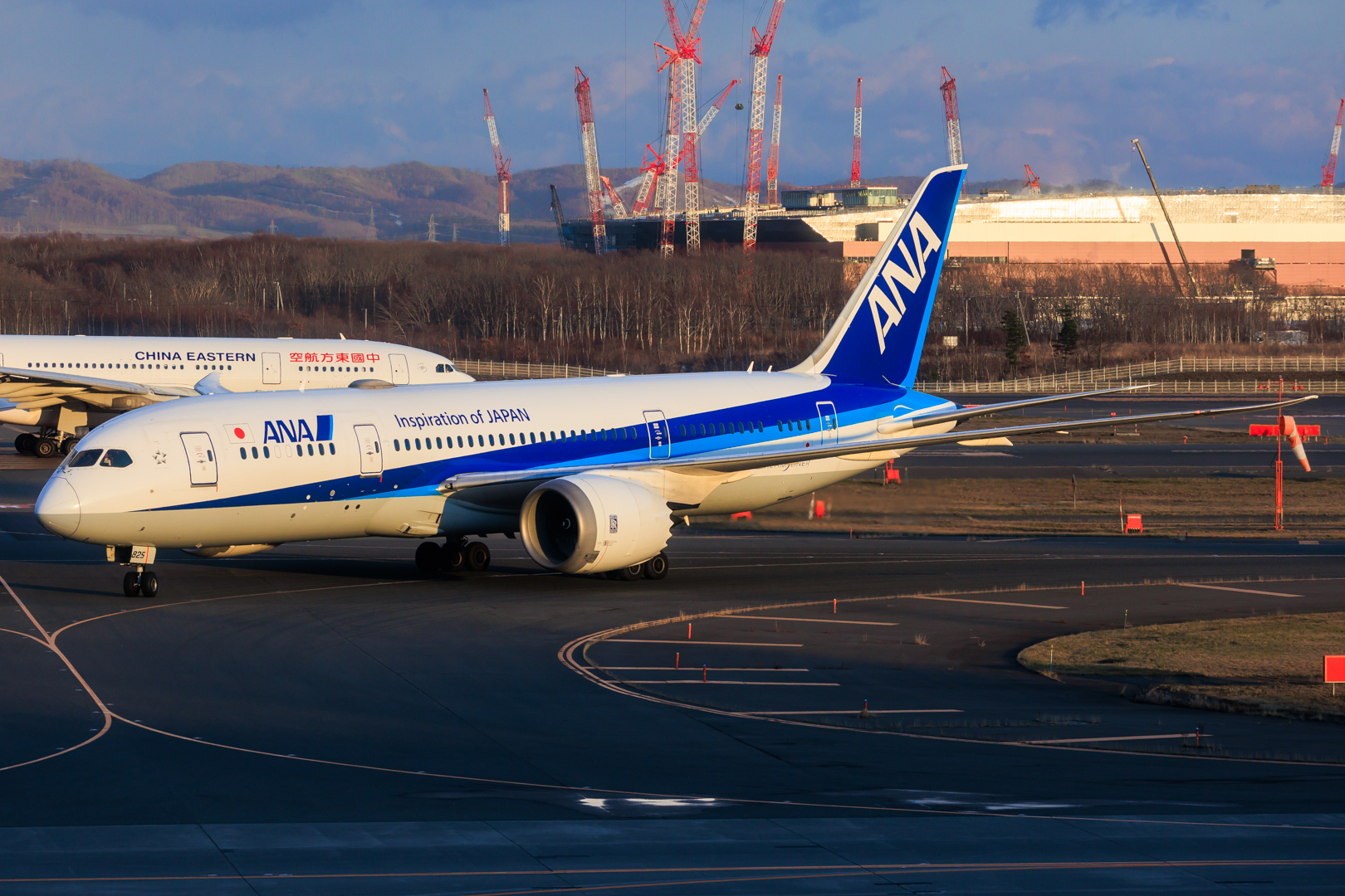 Full size: All Nippon Airways Boeing 787-8 JA825A at Sapporo New Chitose Airport