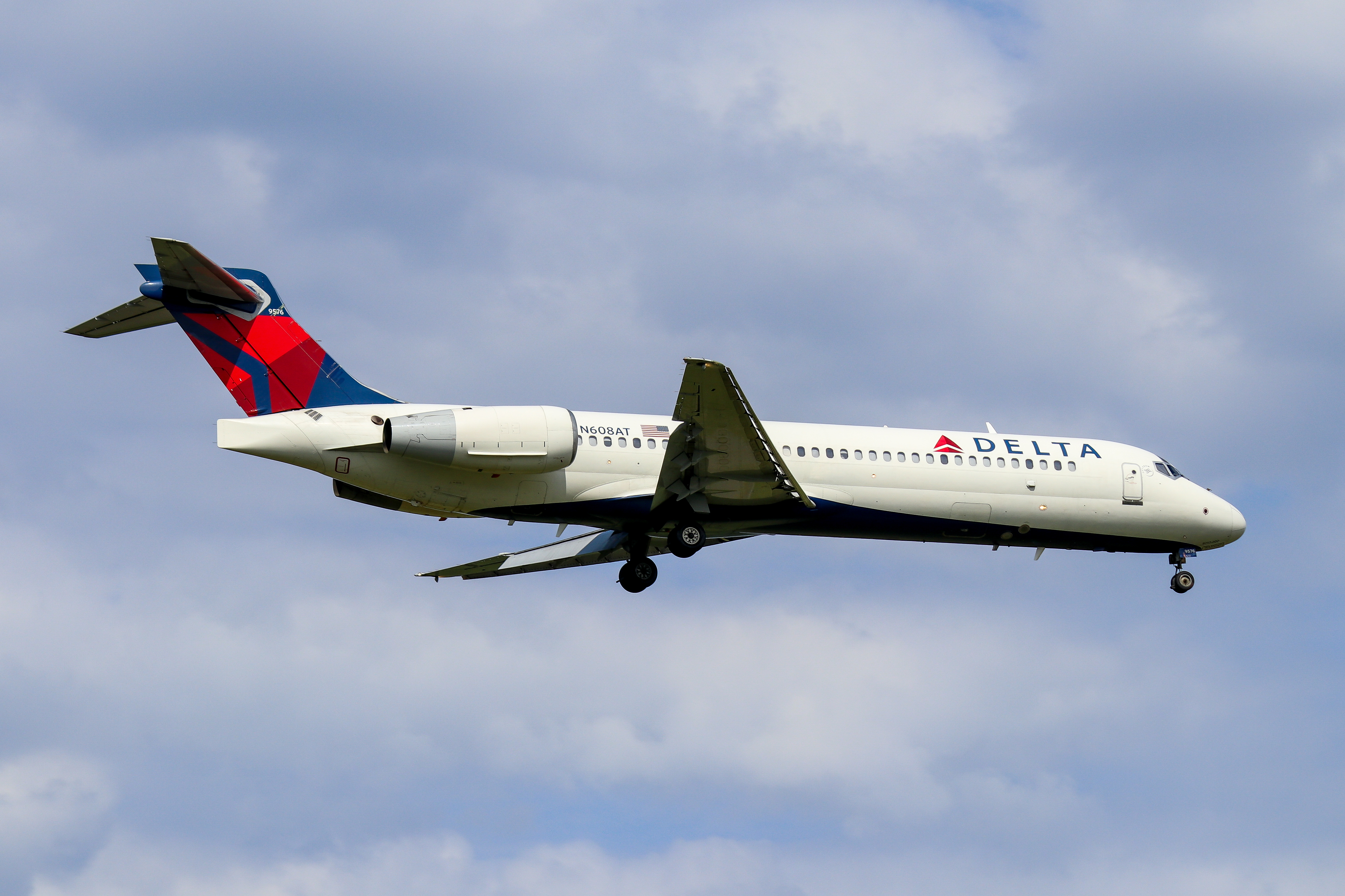 Full size: Delta Airlines Boeing 717-200 N608AT at Washington Dulles International Airport