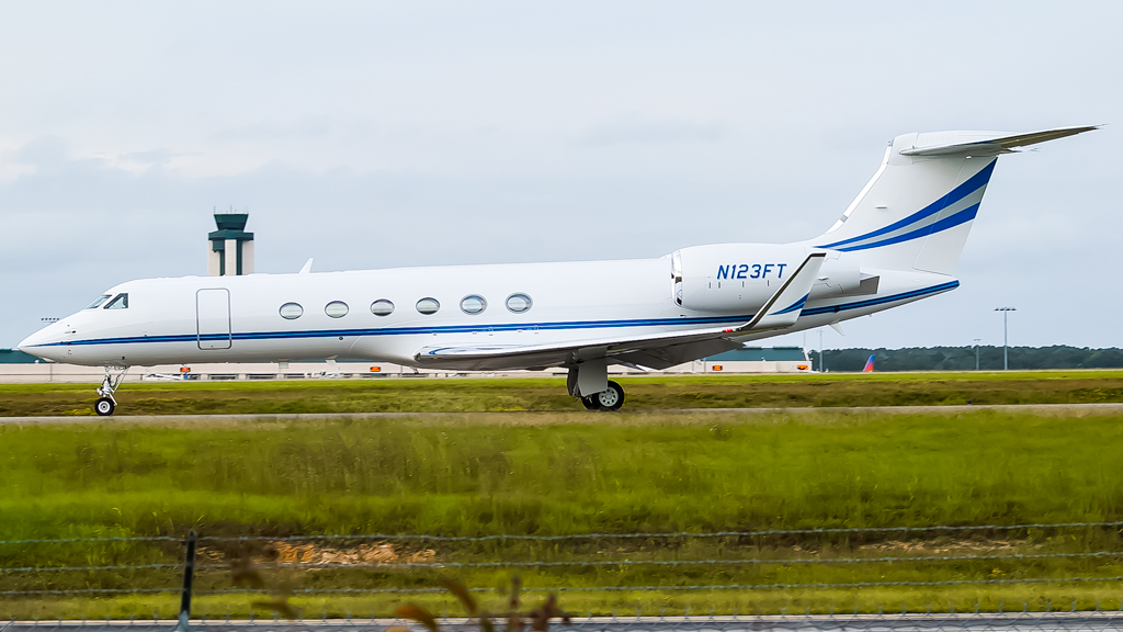 Full size: PRIVATE Gulfstream V N123FT at Savannah/Hilton Head International Airport