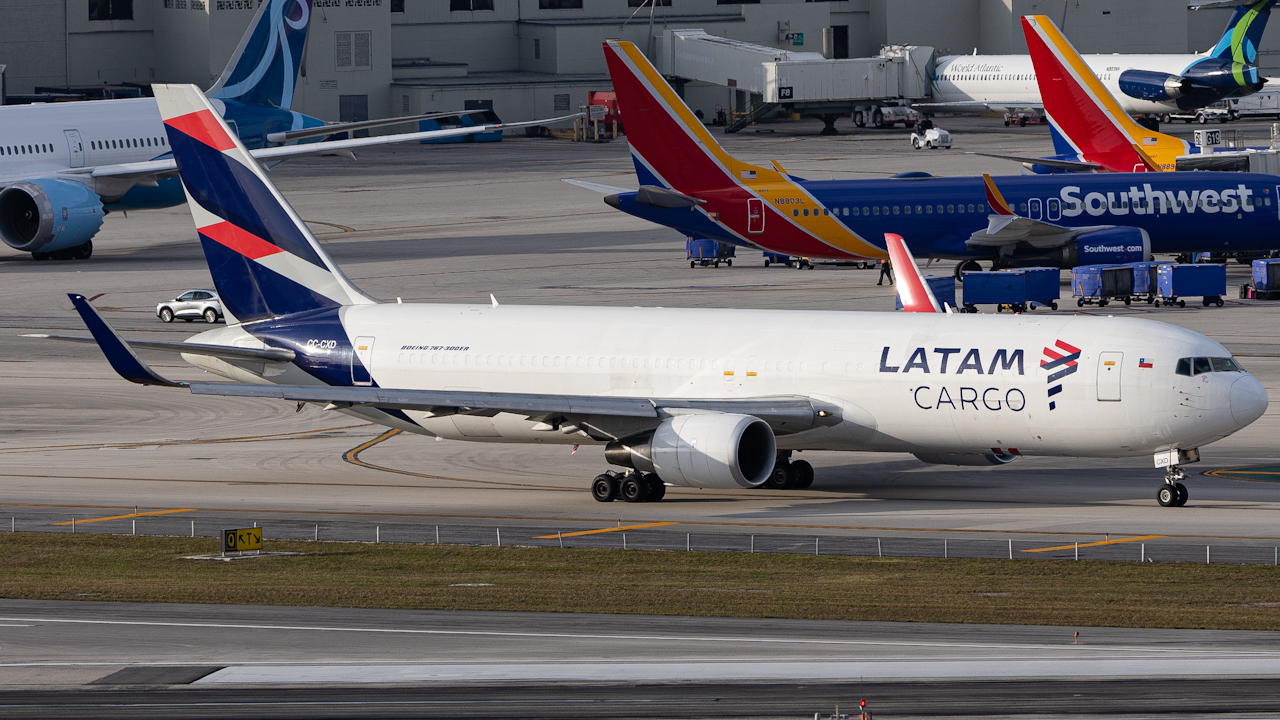 Full size: LATAM Cargo Boeing 767-300ER CC-CXD at Miami International Airport