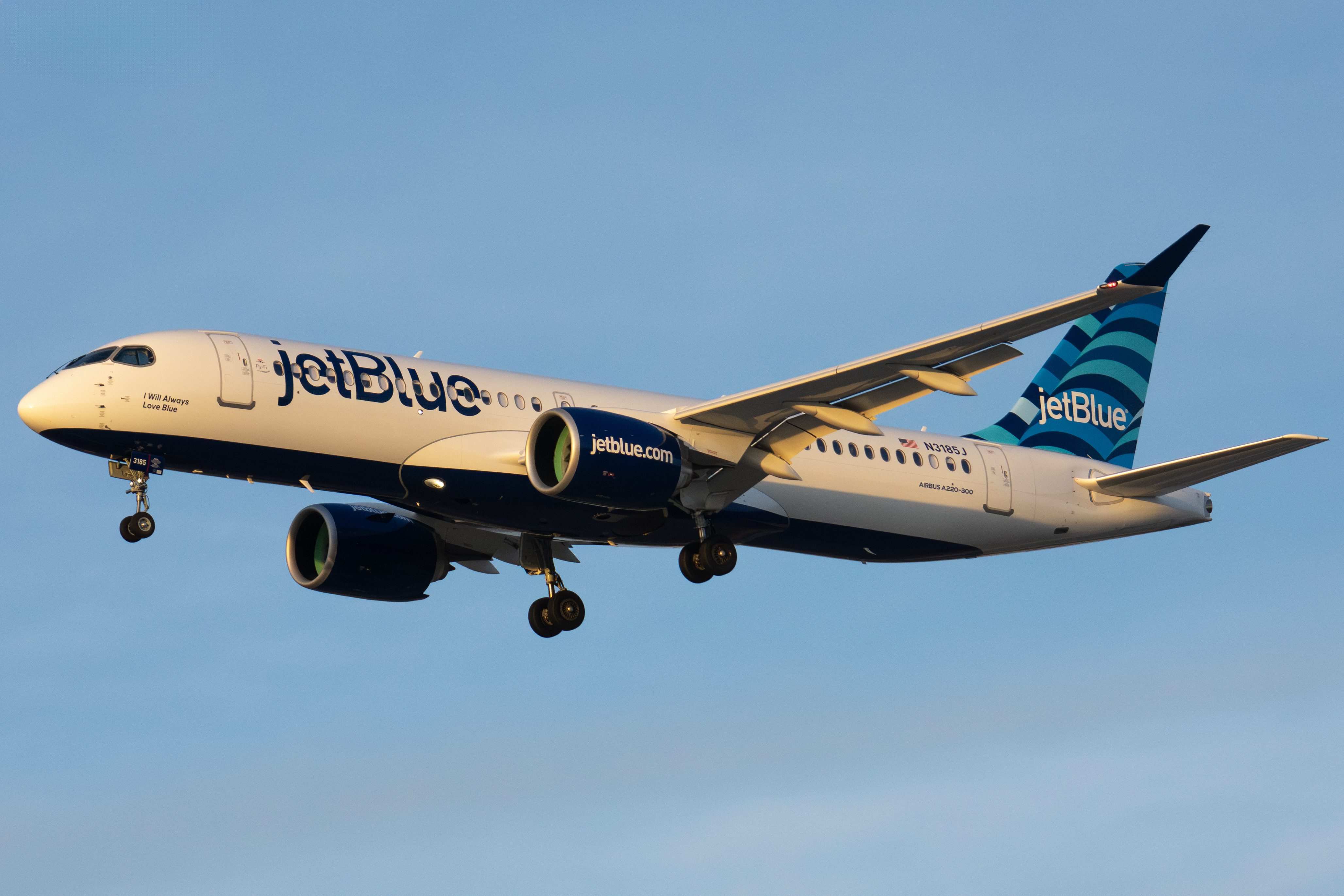 Full size: JetBlue Airways Airbus A220-300 N3185J at Norman Y Mineta San Jose International Airport