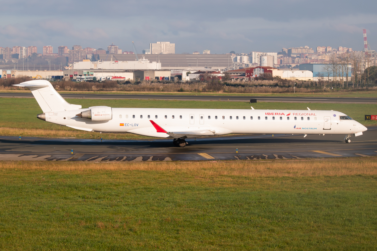 Full size: Air Nostrum Mitsubishi CRJ-1000 EC-LOV at Santander Airport