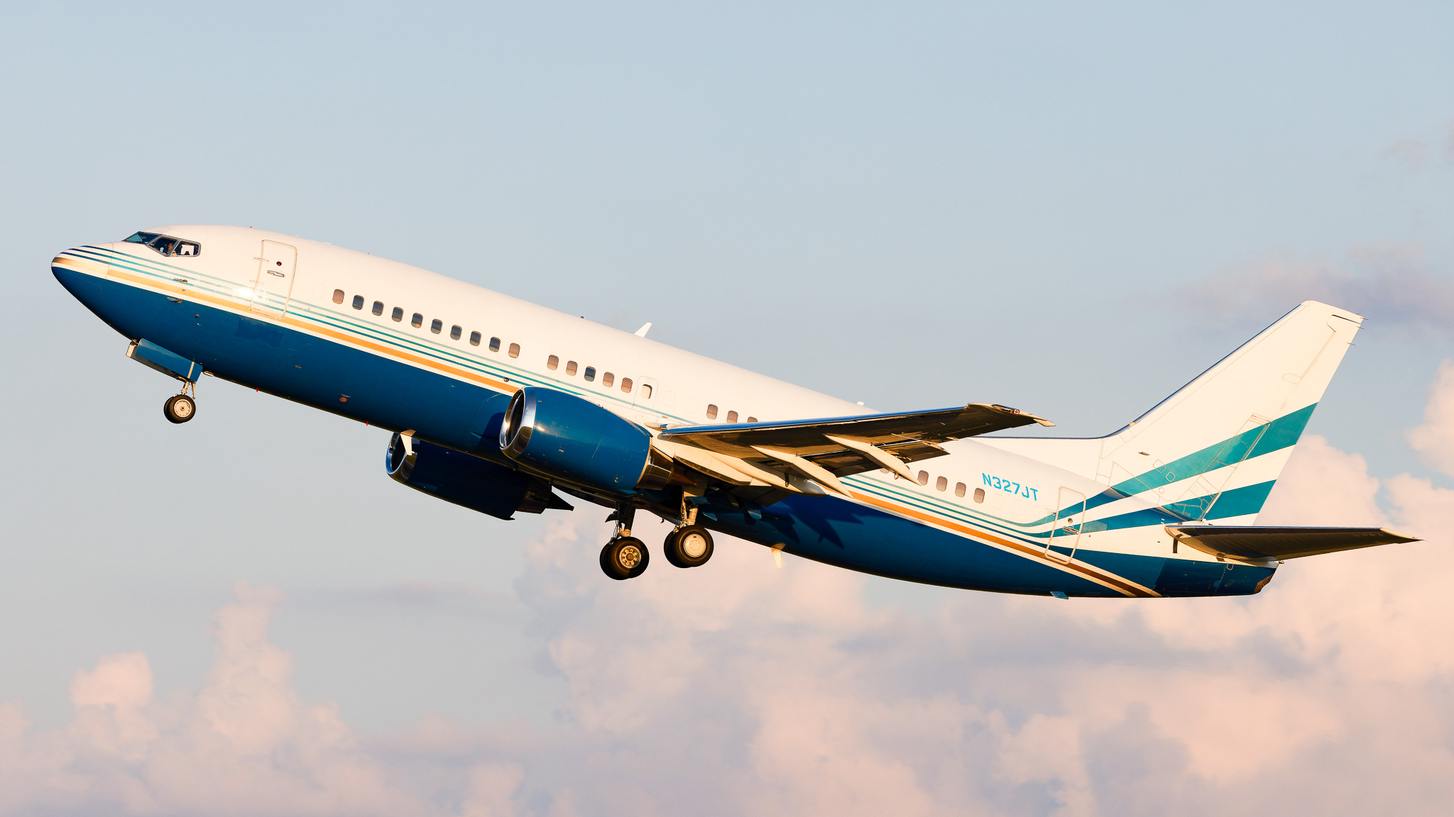 Full size: PRIVATE Boeing 737-300 N327JT at St. Petersburg Clearwater International Airport