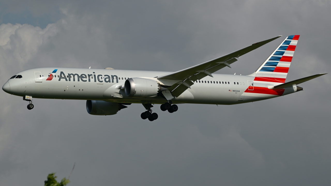 Full size: American Airlines Boeing 787-9 N832AA at Dallas-Fort Worth International Airport