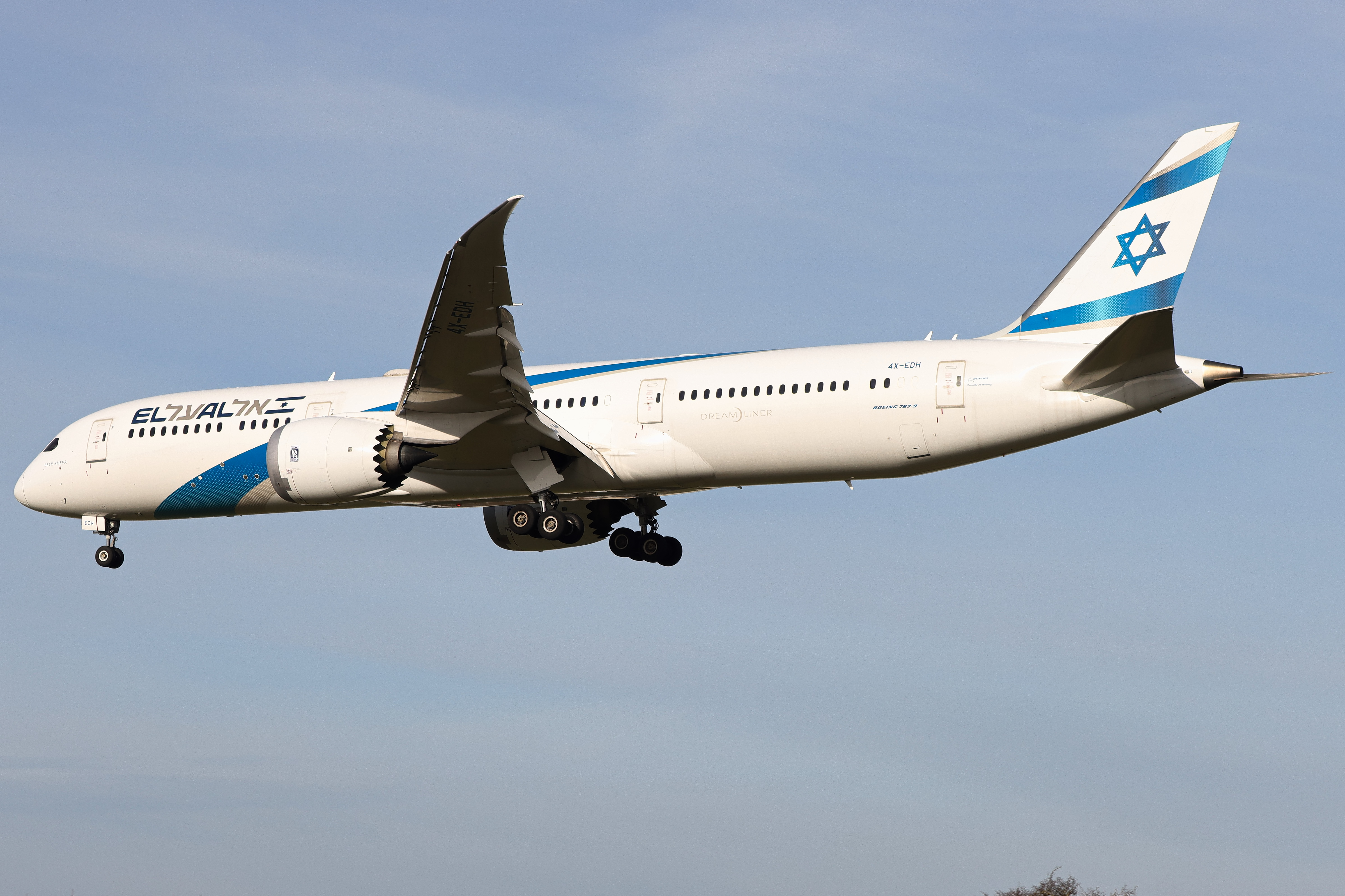 Full size: El Al Boeing 787-8 4X-EDH at London Heathrow International Airport