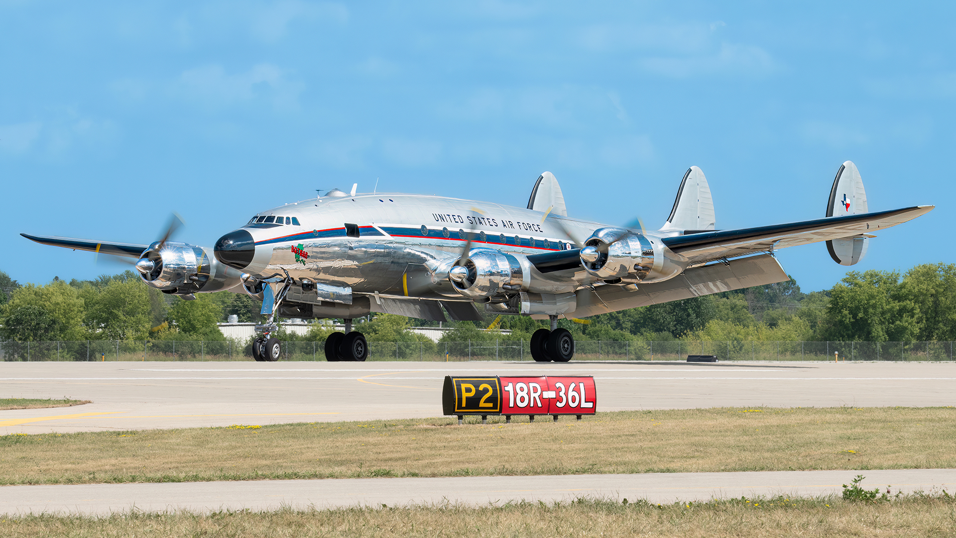 Full size: PRIVATE Lockheed L-1049 Super Constellation N422NA at Wittman Regional Airport