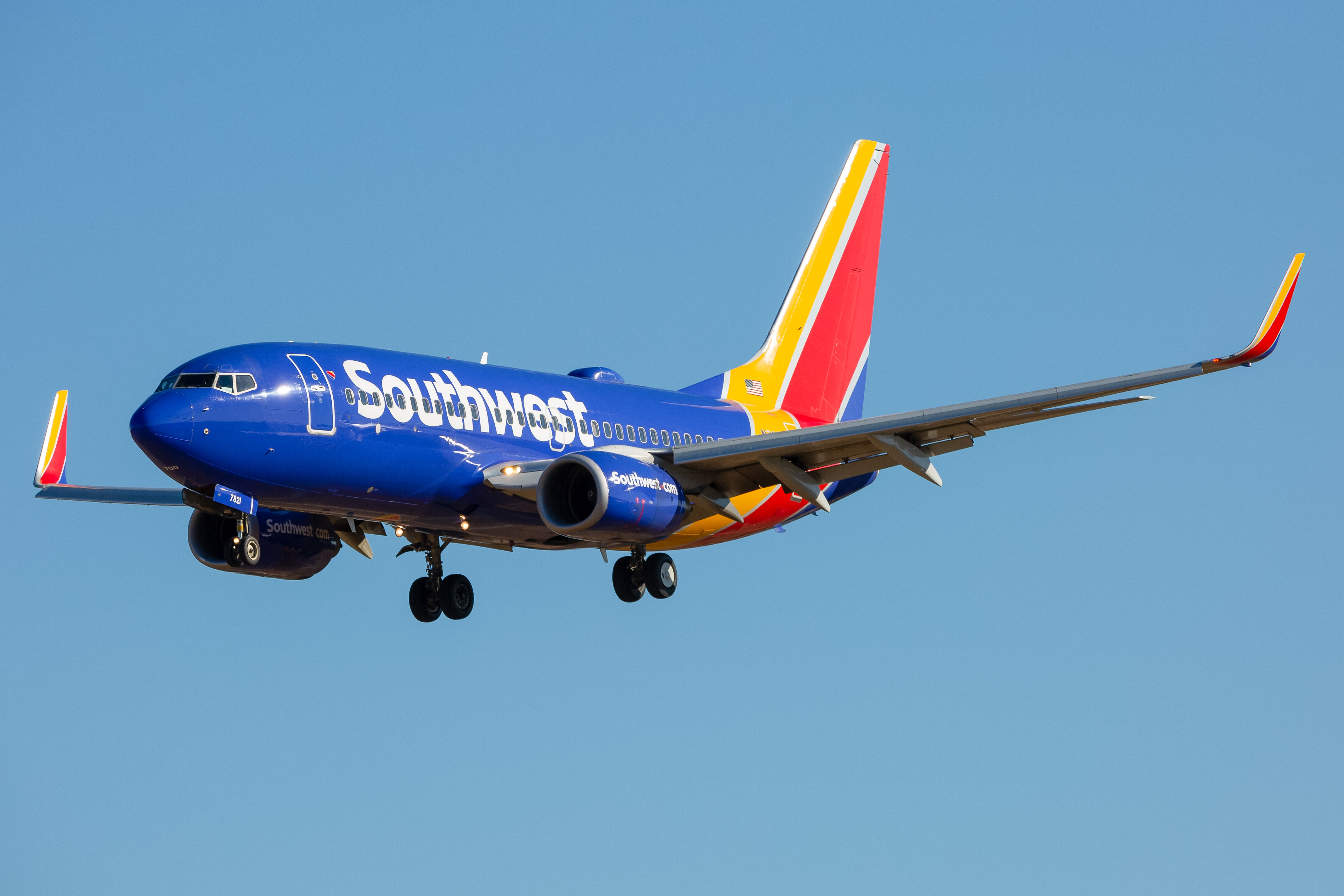 Full size: Southwest Airlines Boeing 737-700 N7821L at Baltimore/Washington International Thurgood Marshall Airport