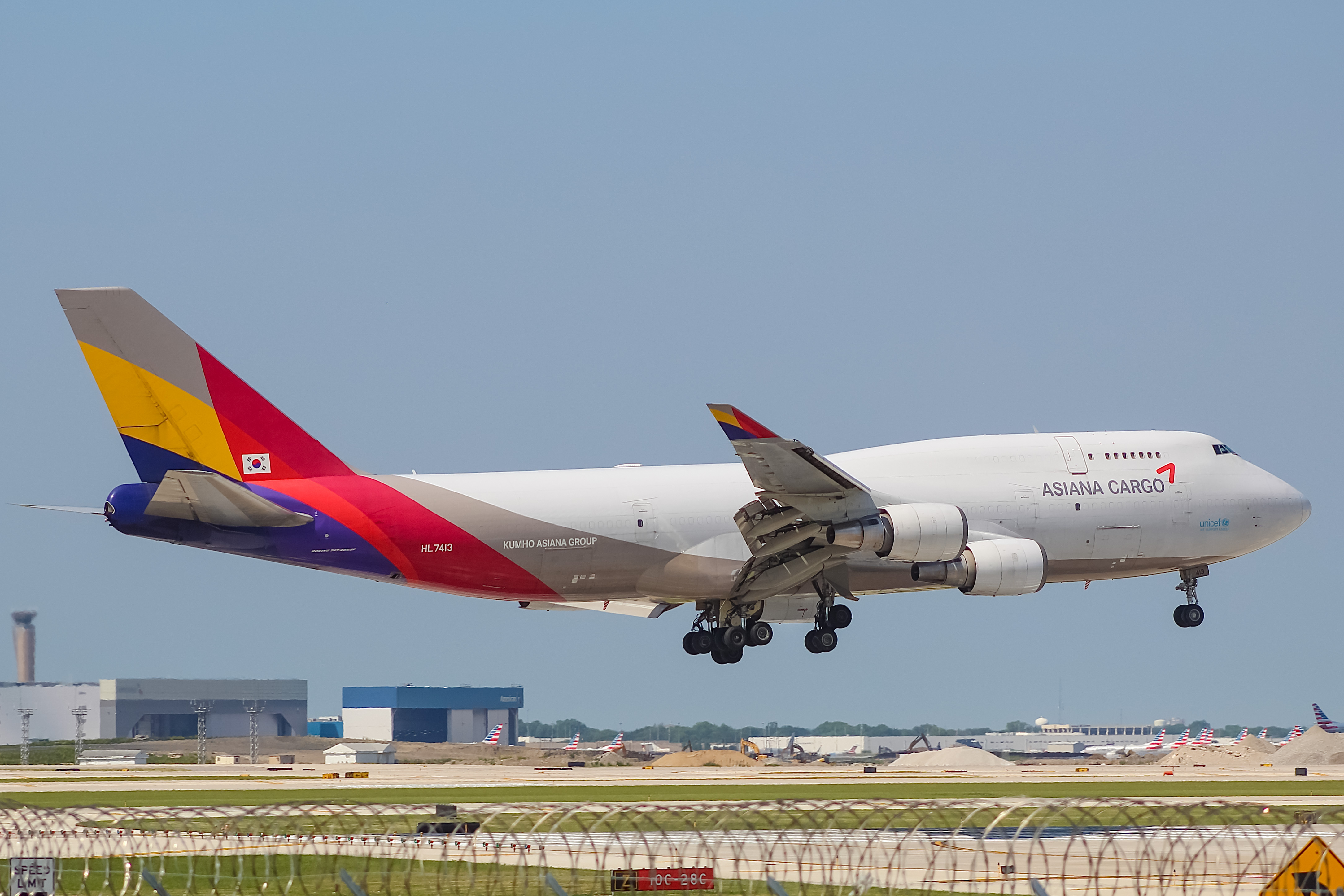 Full size: Asiana Airlines Cargo Boeing 747-400F HL7413 at Chicago O'Hare International Airport