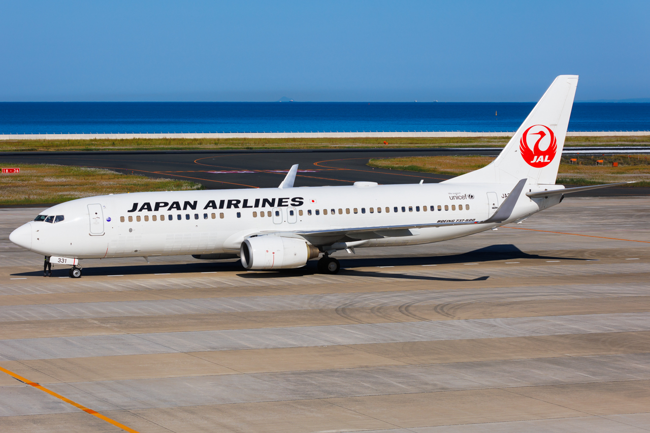Full size: Japan Airlines Boeing 737-800 JA331J at Kitakyushu Airport