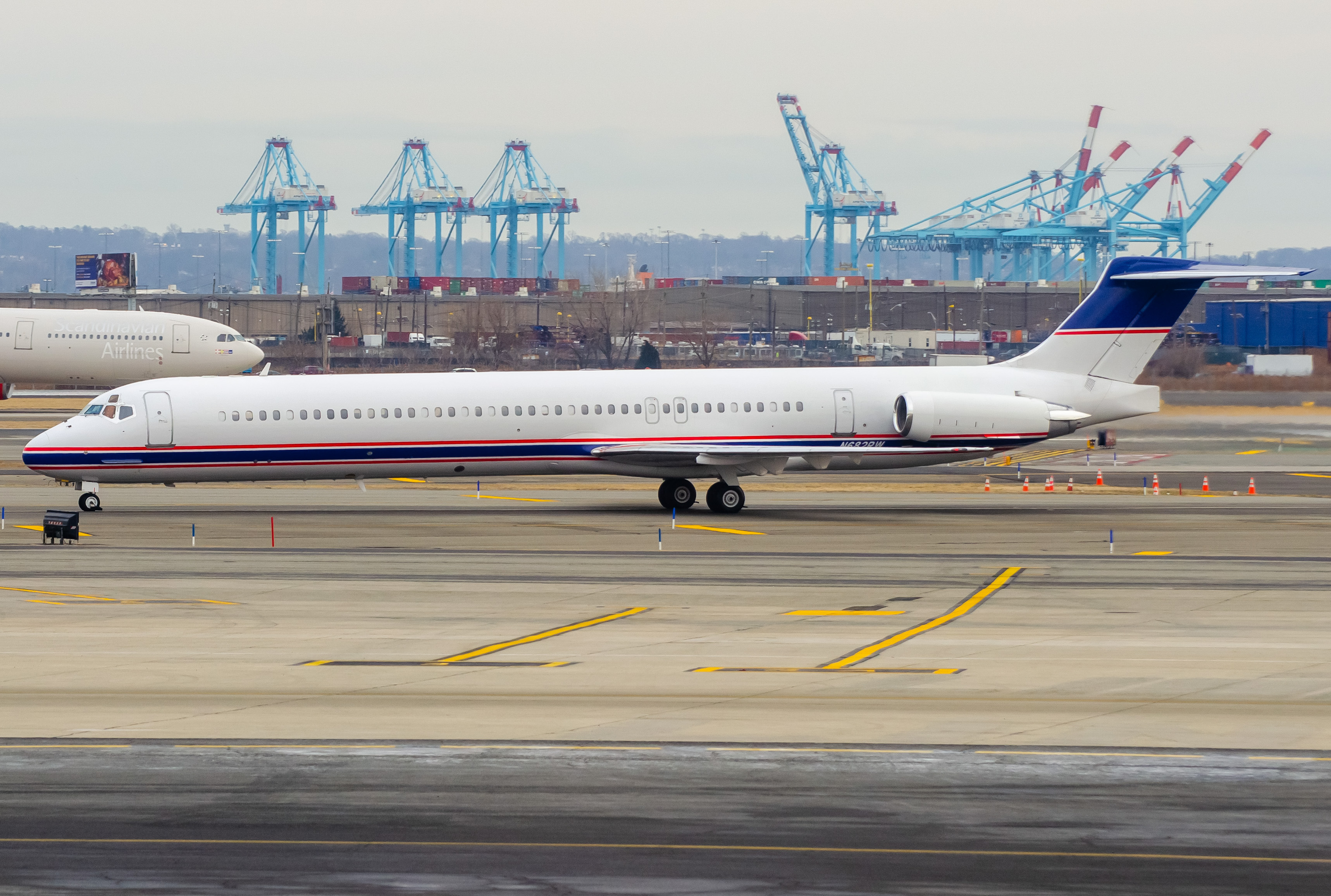Full size: Olympia Aviation McDonnell Douglas MD-80 N682RW at Newark Liberty International Airport