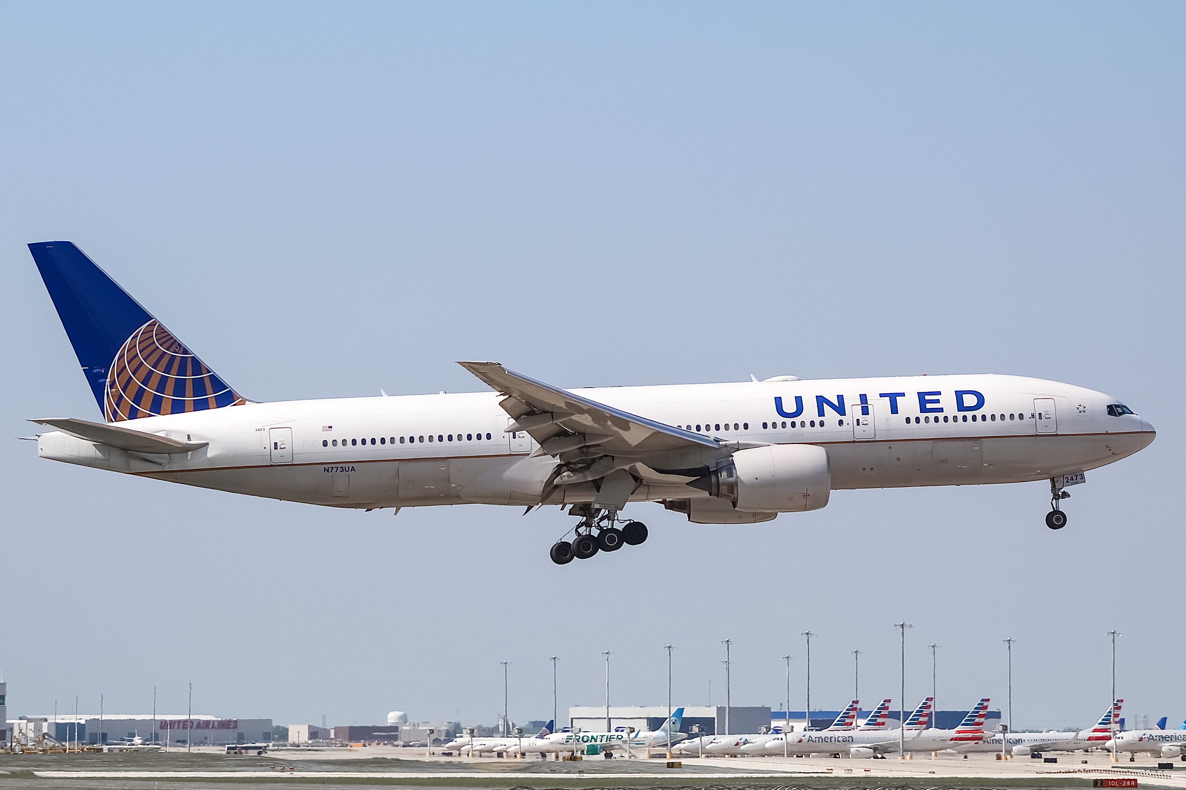 Full size: United Airlines Boeing 777-200 N773UA at Chicago O'Hare International Airport