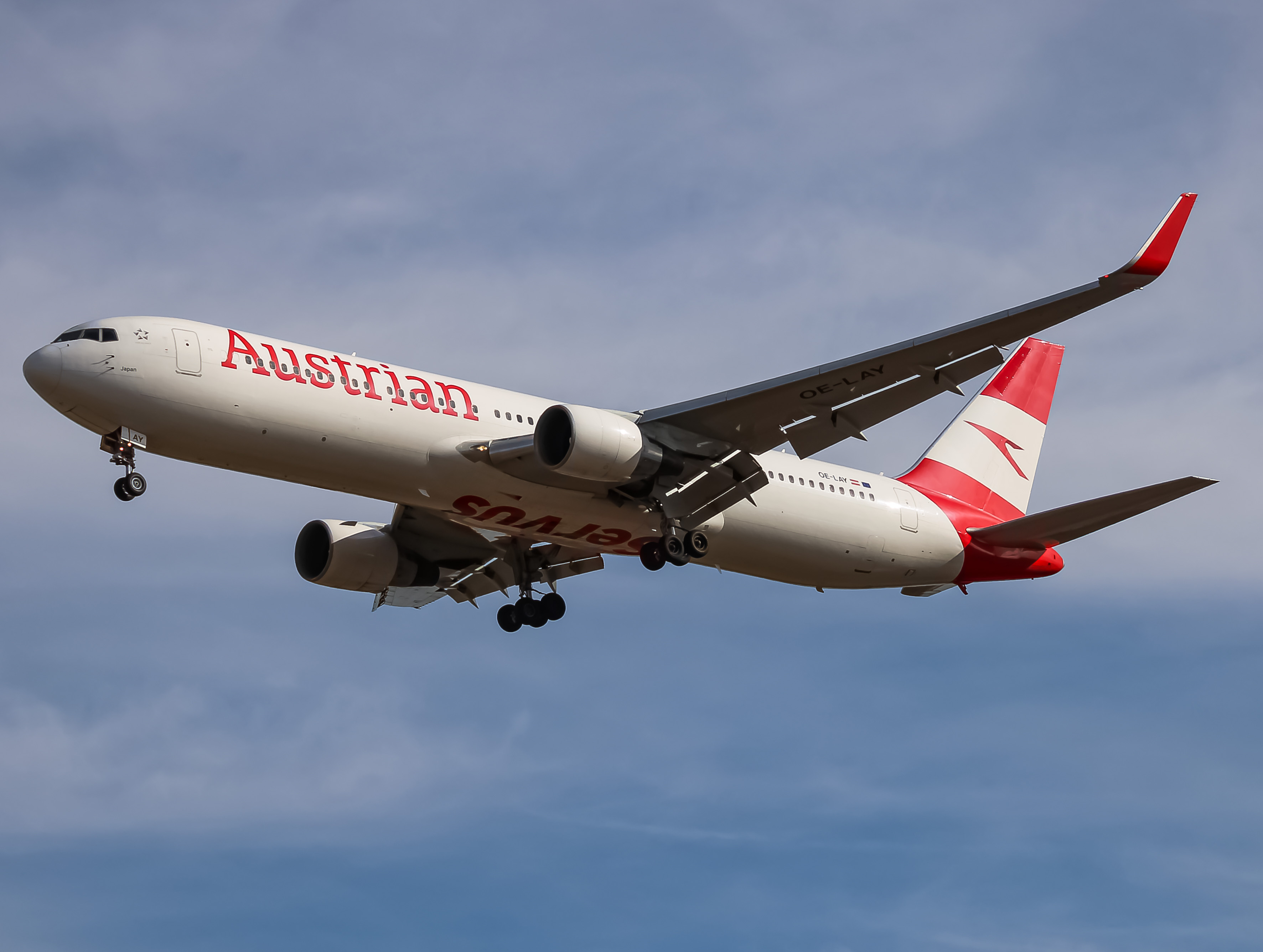 Full size: Austrian Airlines Boeing 767-300ER OE-LAY at Washington Dulles International Airport