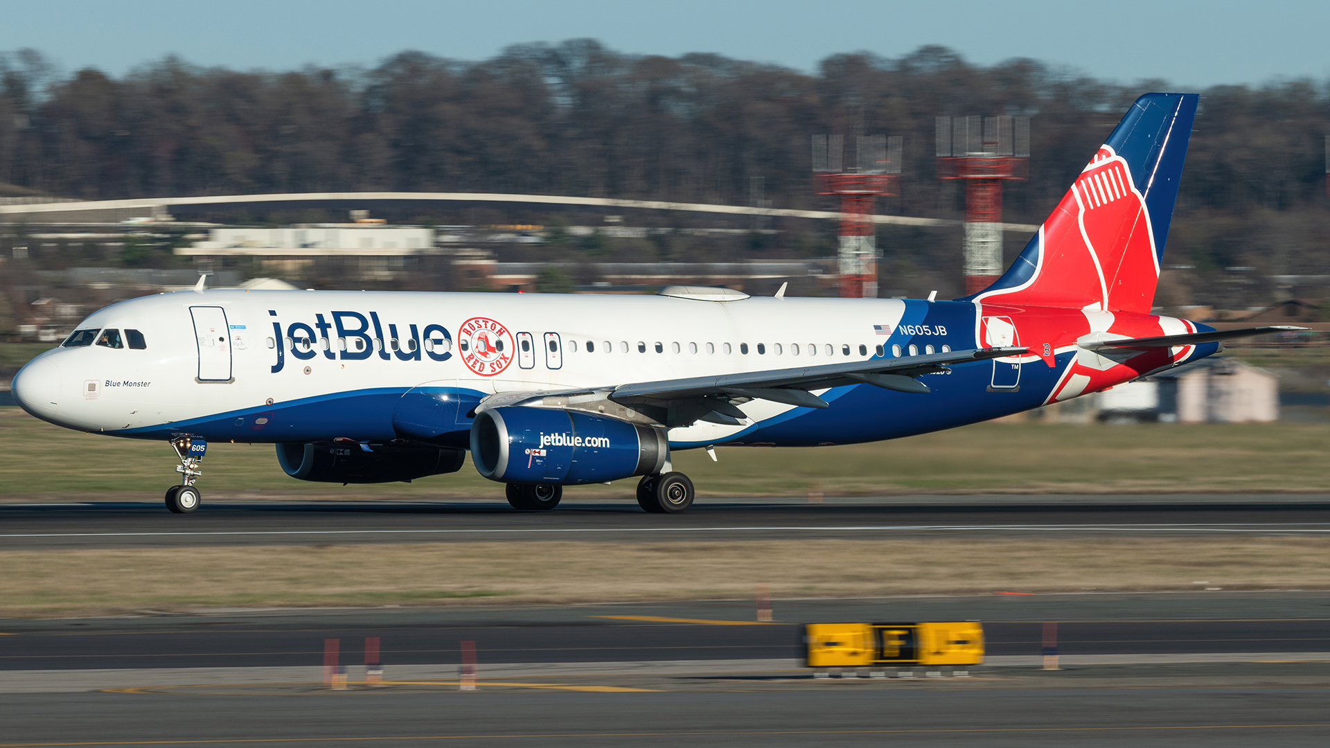 Full size: JetBlue Airways Airbus A320 N605JB at Ronald Reagan National Airport