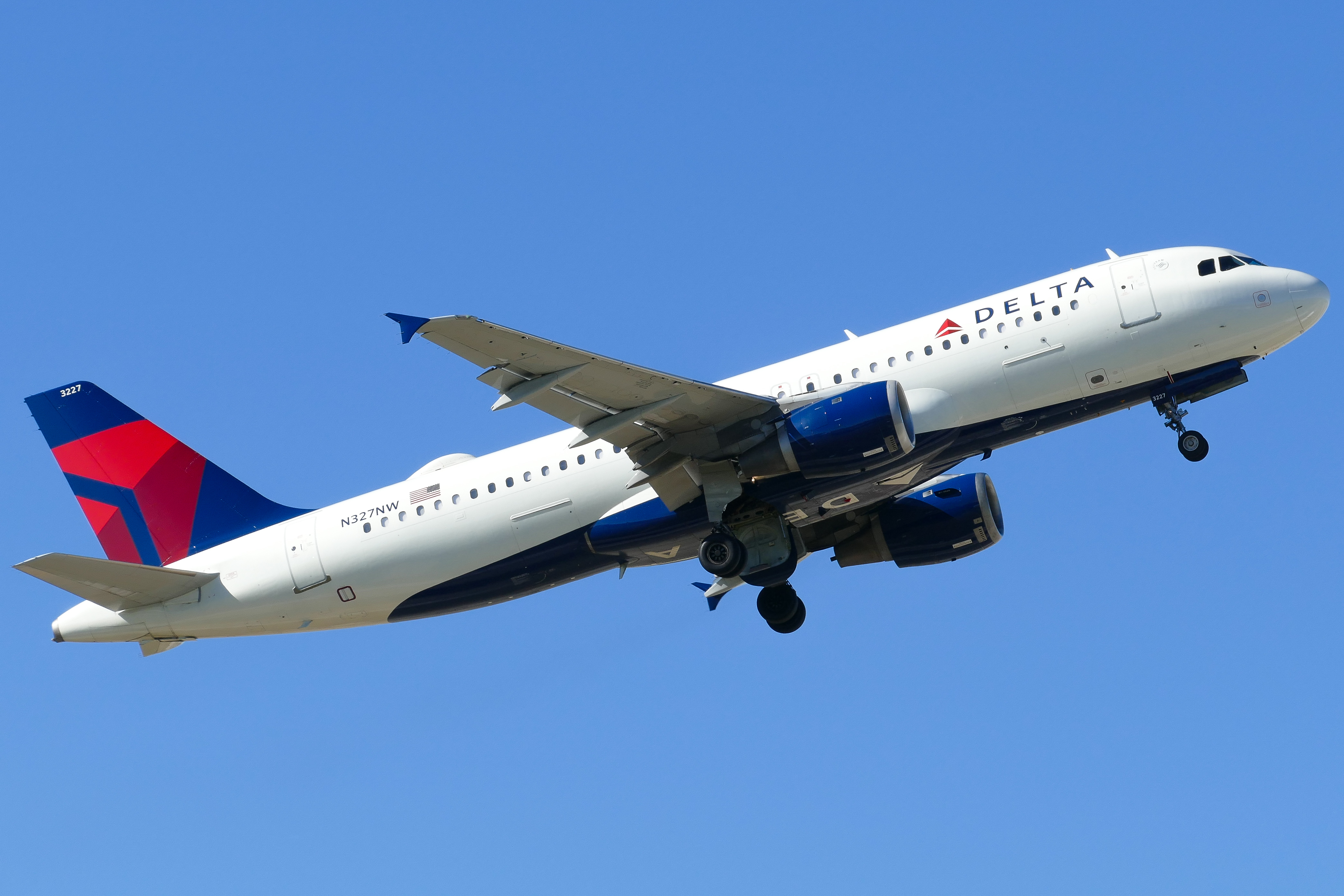Full size: Delta Airlines Airbus A320 N327NW at Austin-Bergstrom International Airport