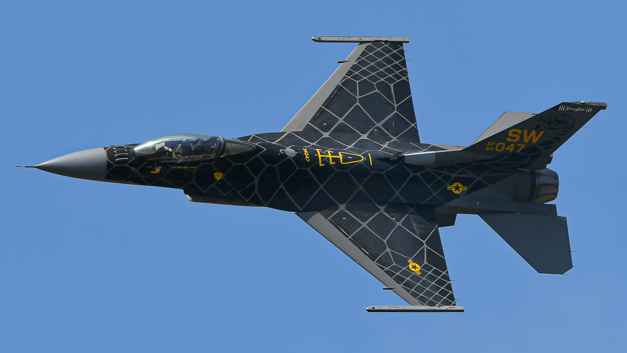 Full size: USAF - United States Air Force General Dynamics F-16 Fighting Falcon 94-0047 at James M Cox Dayton International Airport