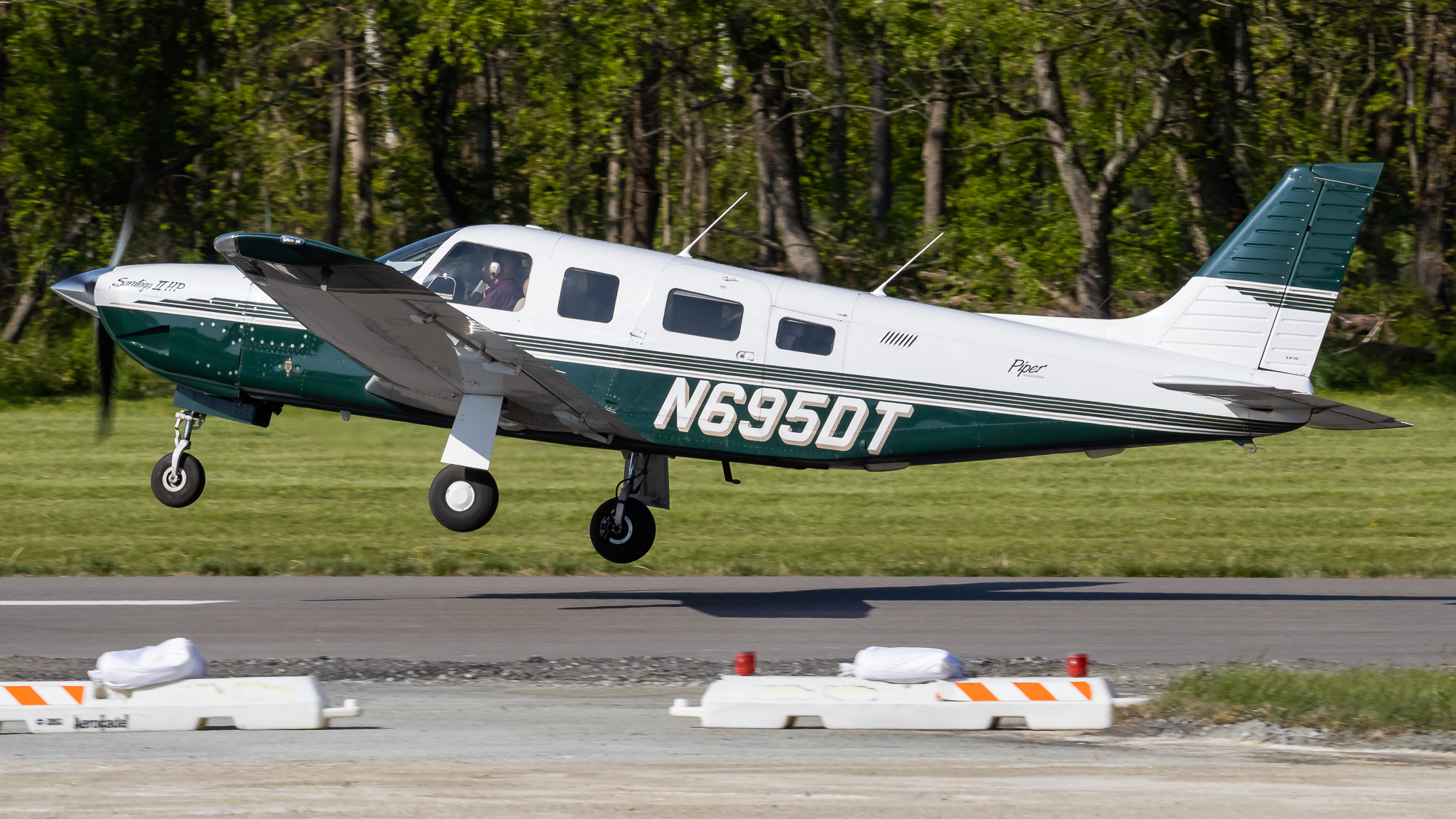 Full size: PRIVATE Piper PA-32 Saratoga N695DT at College Park Airport