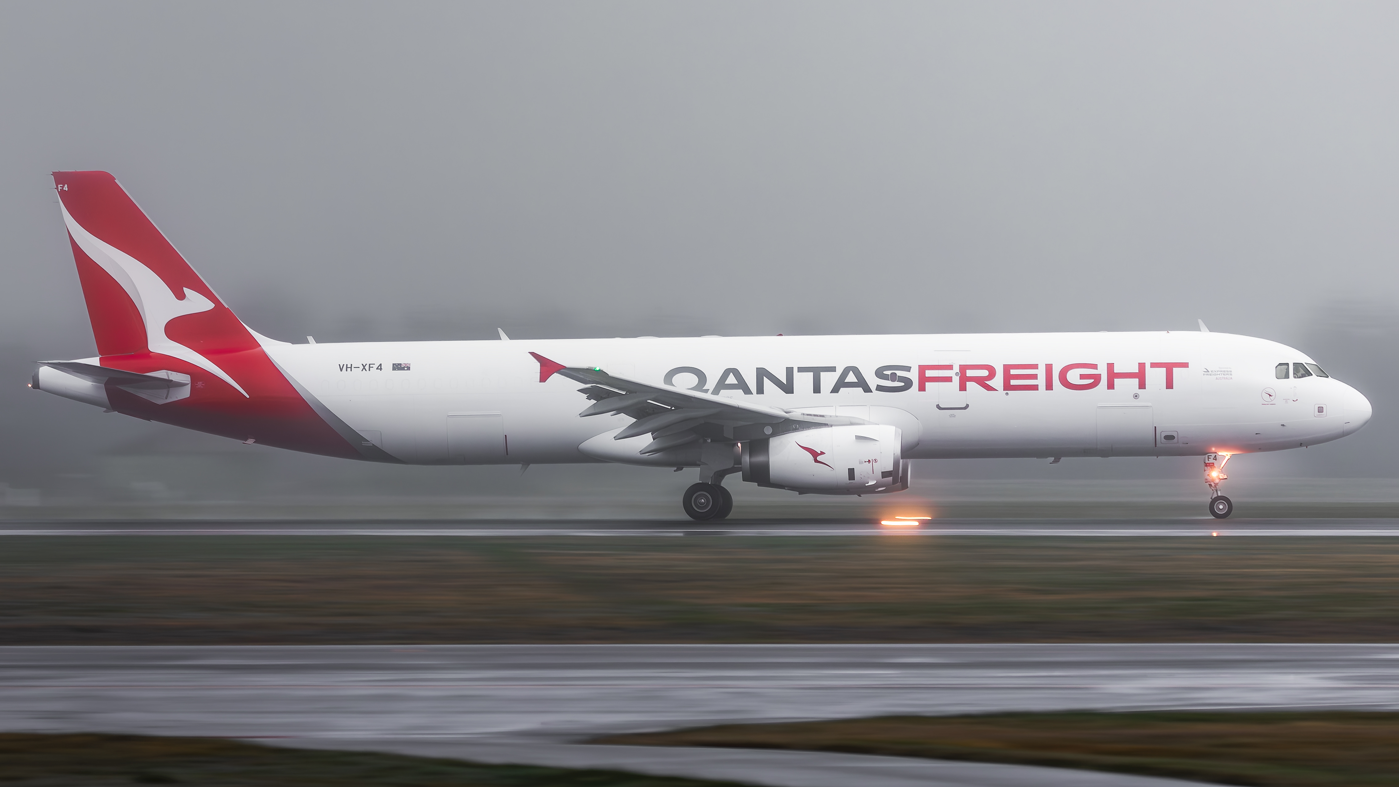 Full size: Qantas Freight Airbus A321-200F VH-XF4 at Christchurch International Airport