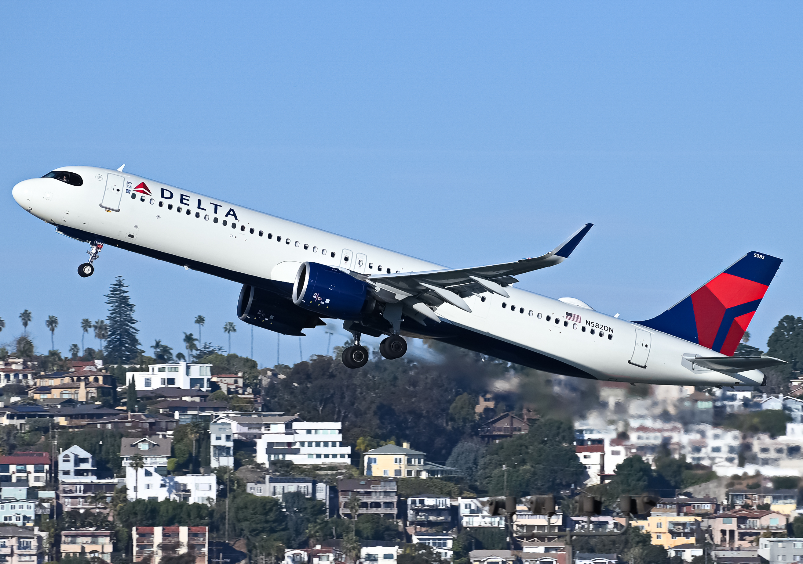 Full size: Delta Airlines Airbus A321NEO N528DN at San Diego International Airport