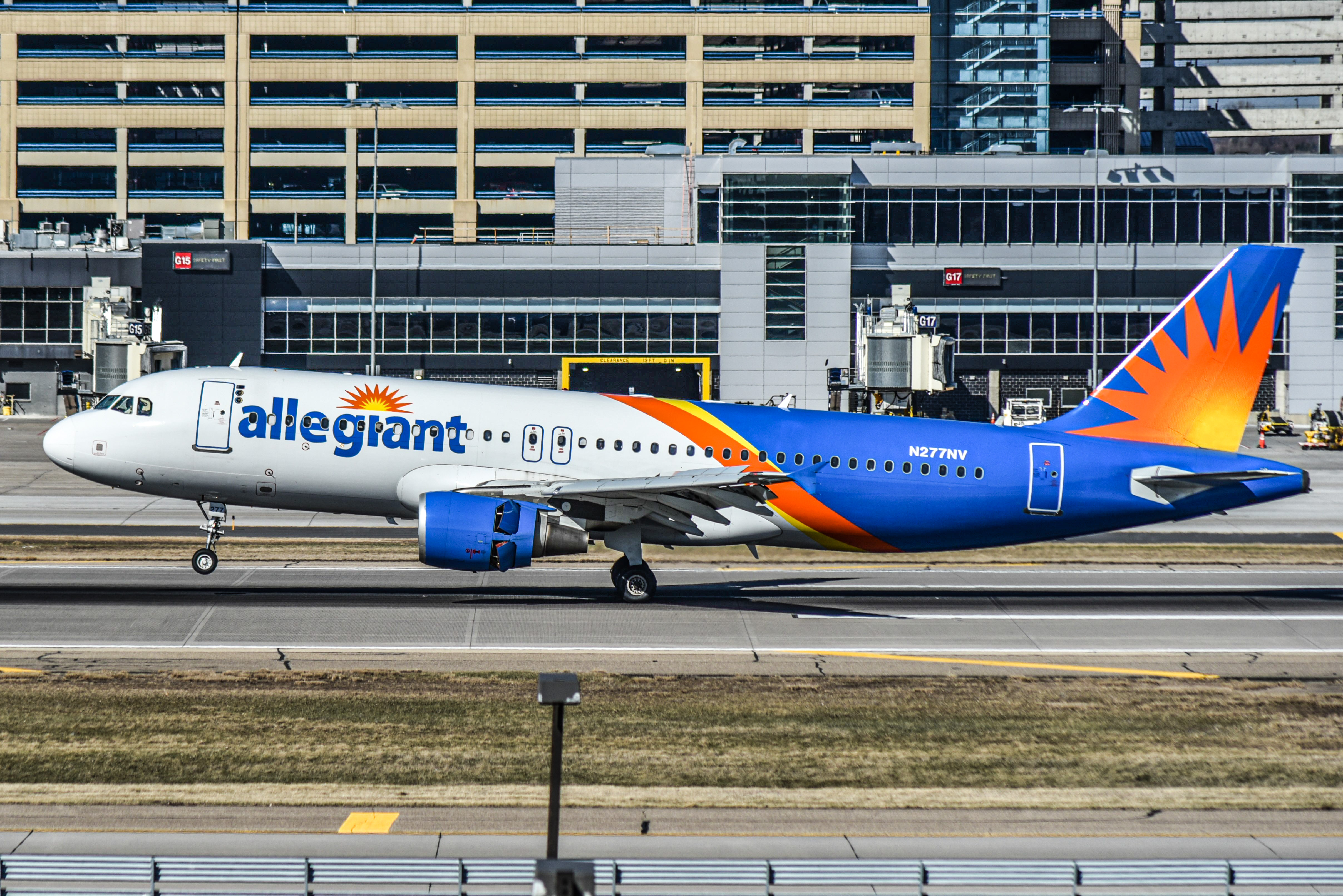 Full size: Allegiant Air Airbus A320 N277NV at Minneapolis-St Paul International/Wold-Chamberlain Airport