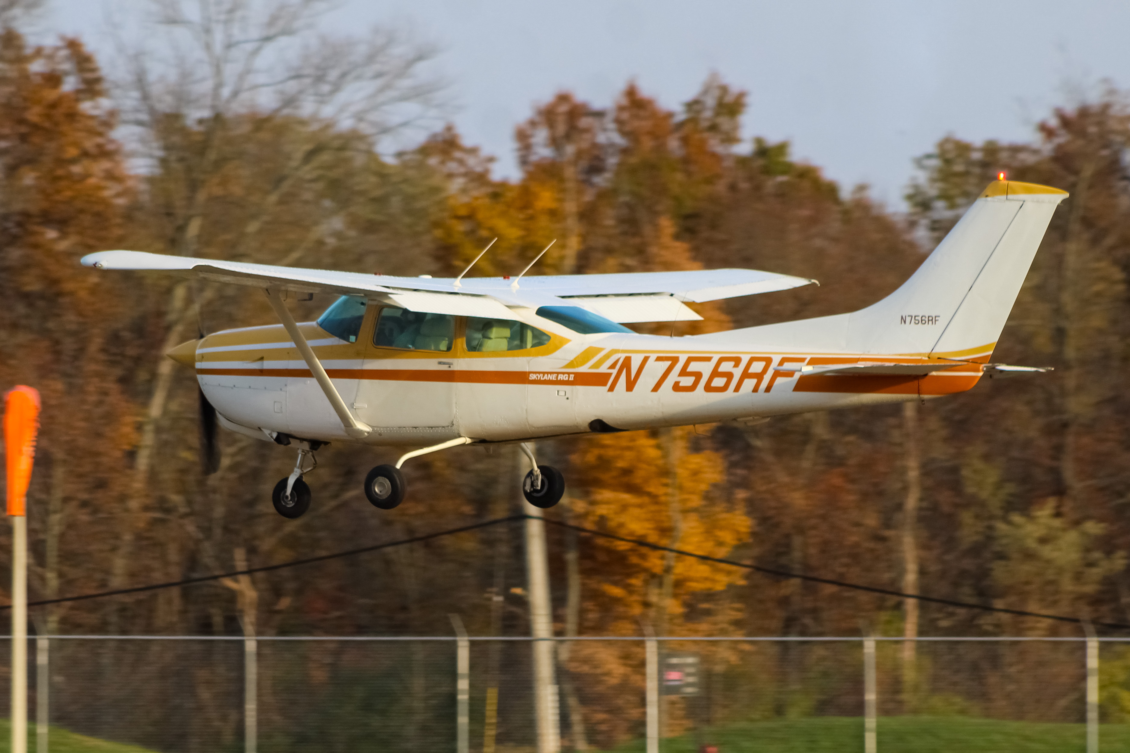 Full size: PRIVATE  Cessna 182 Skylane N756RF at Clermont County Airport