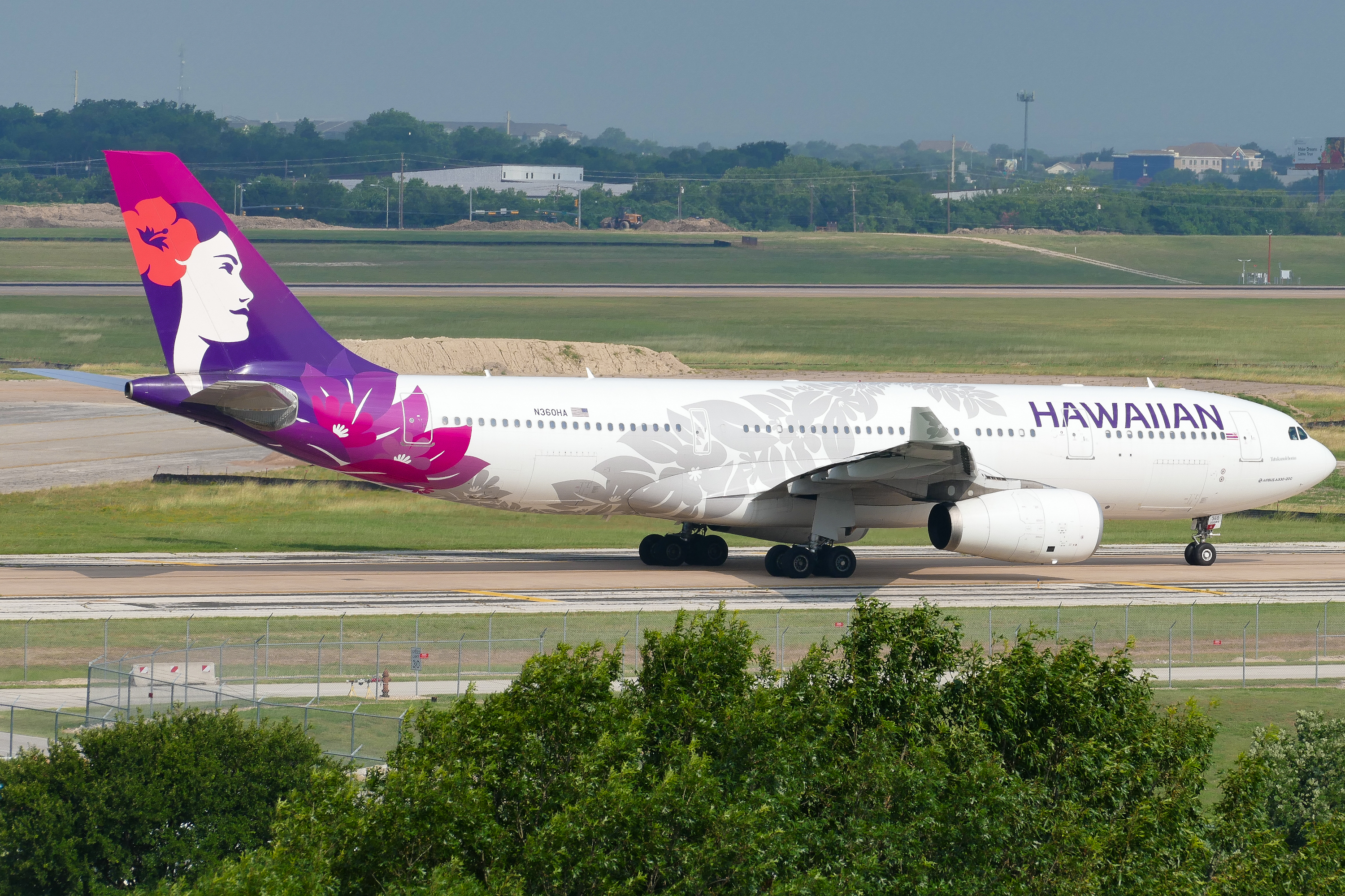 Full size: Hawaiian Airlines Airbus A330-200 N360HA  at Austin-Bergstrom International Airport