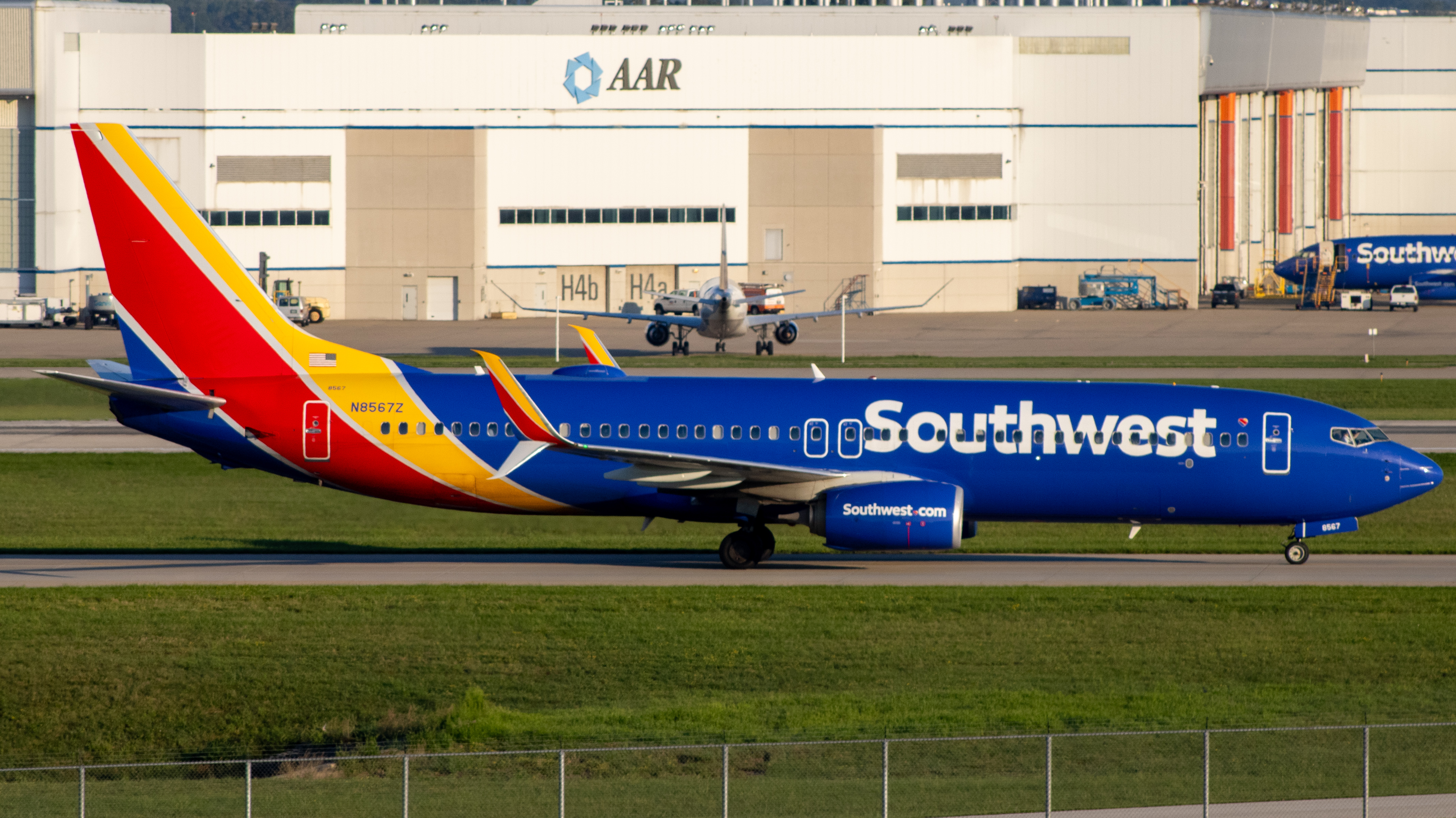 Full size: Southwest Airlines Boeing 737-800 N8567Z at Indianapolis International Airport