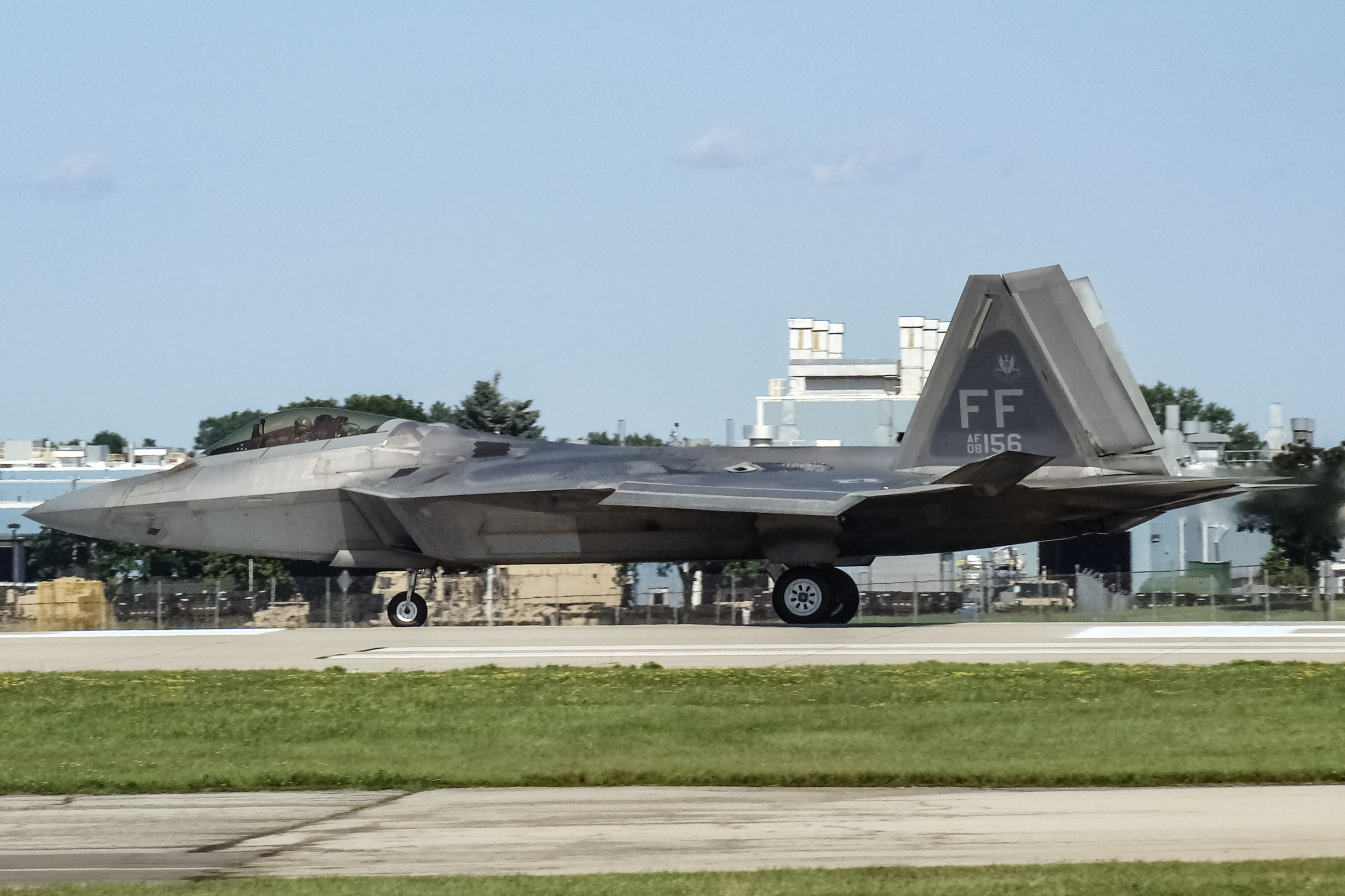 Full size: USAF - United States Air Force Lockheed Martin F-22A Raptor 08-0156 at Wittman Regional Airport