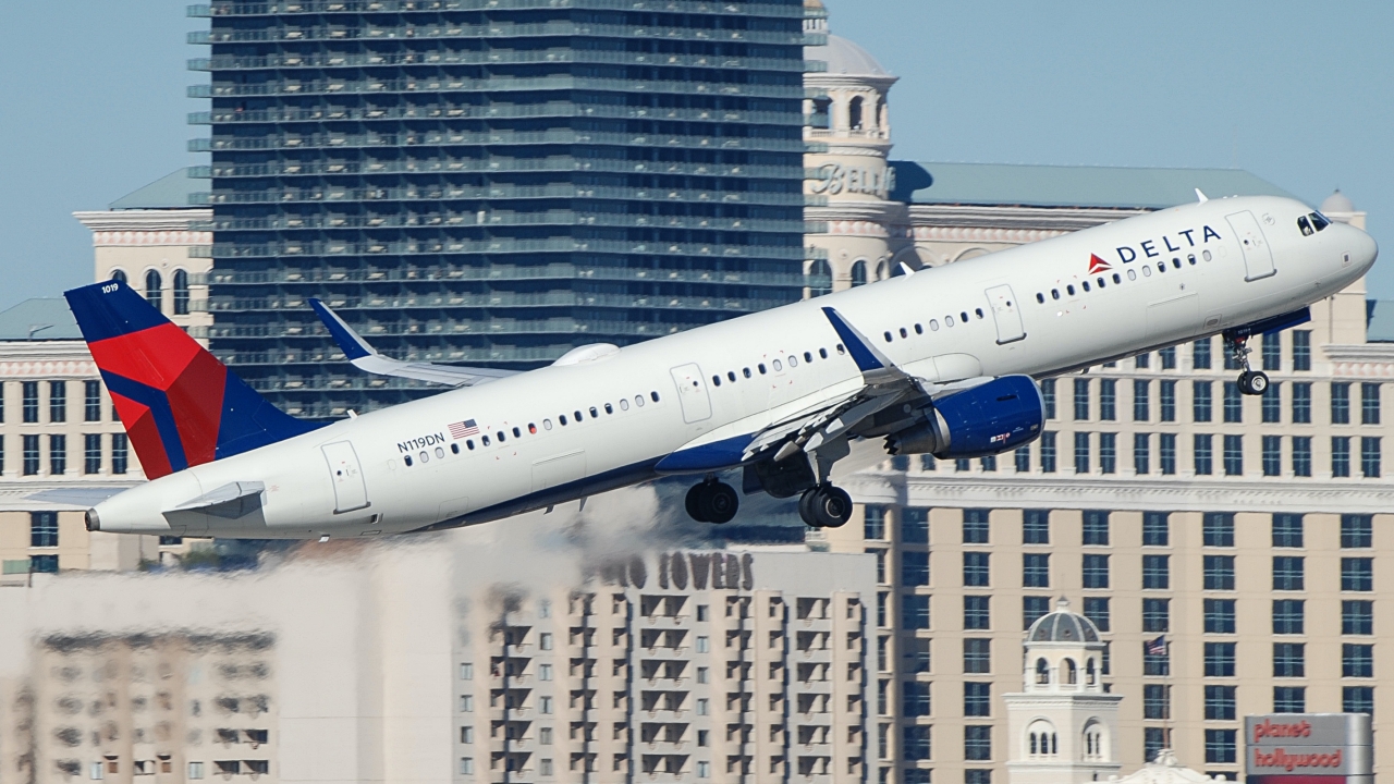 Full size: Delta Airlines Airbus A321-200 N119DN at Harry Reid International Airport