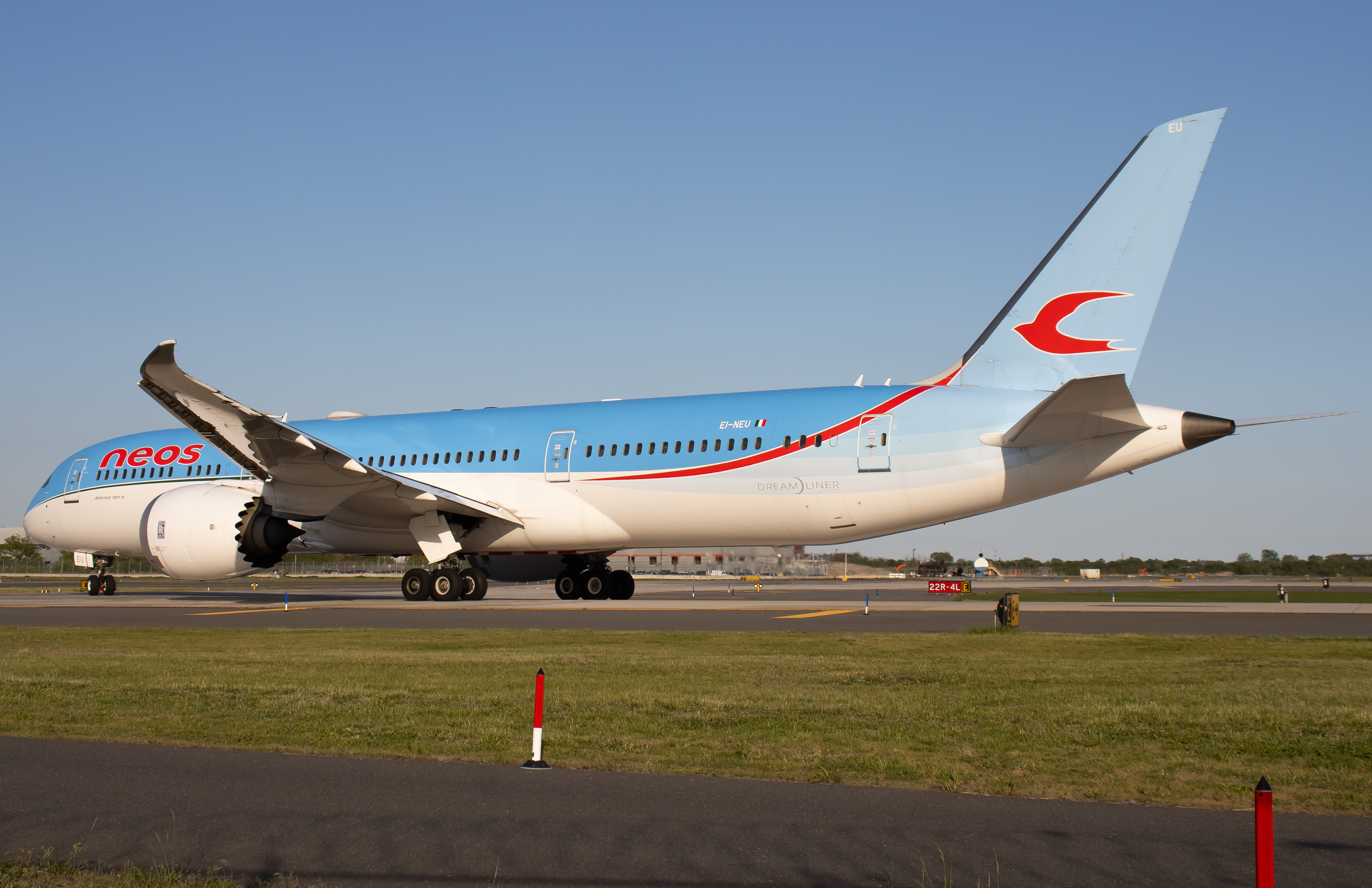 Full size: Neos Boeing 787-9 EI-NEU at John F. Kennedy International Airport