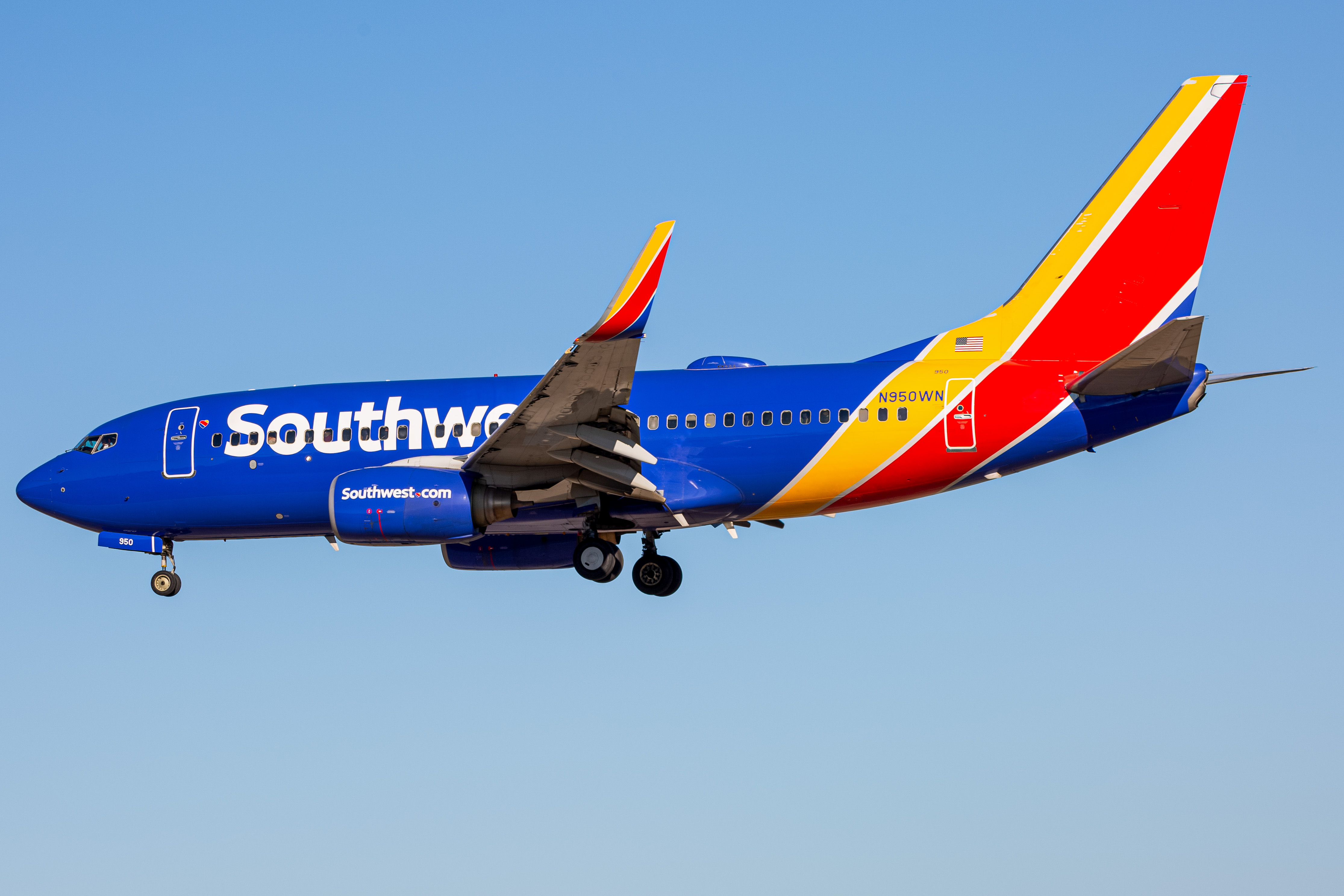 Full size: Southwest Airlines Boeing 737-700 N950WN at Baltimore/Washington International Thurgood Marshall Airport