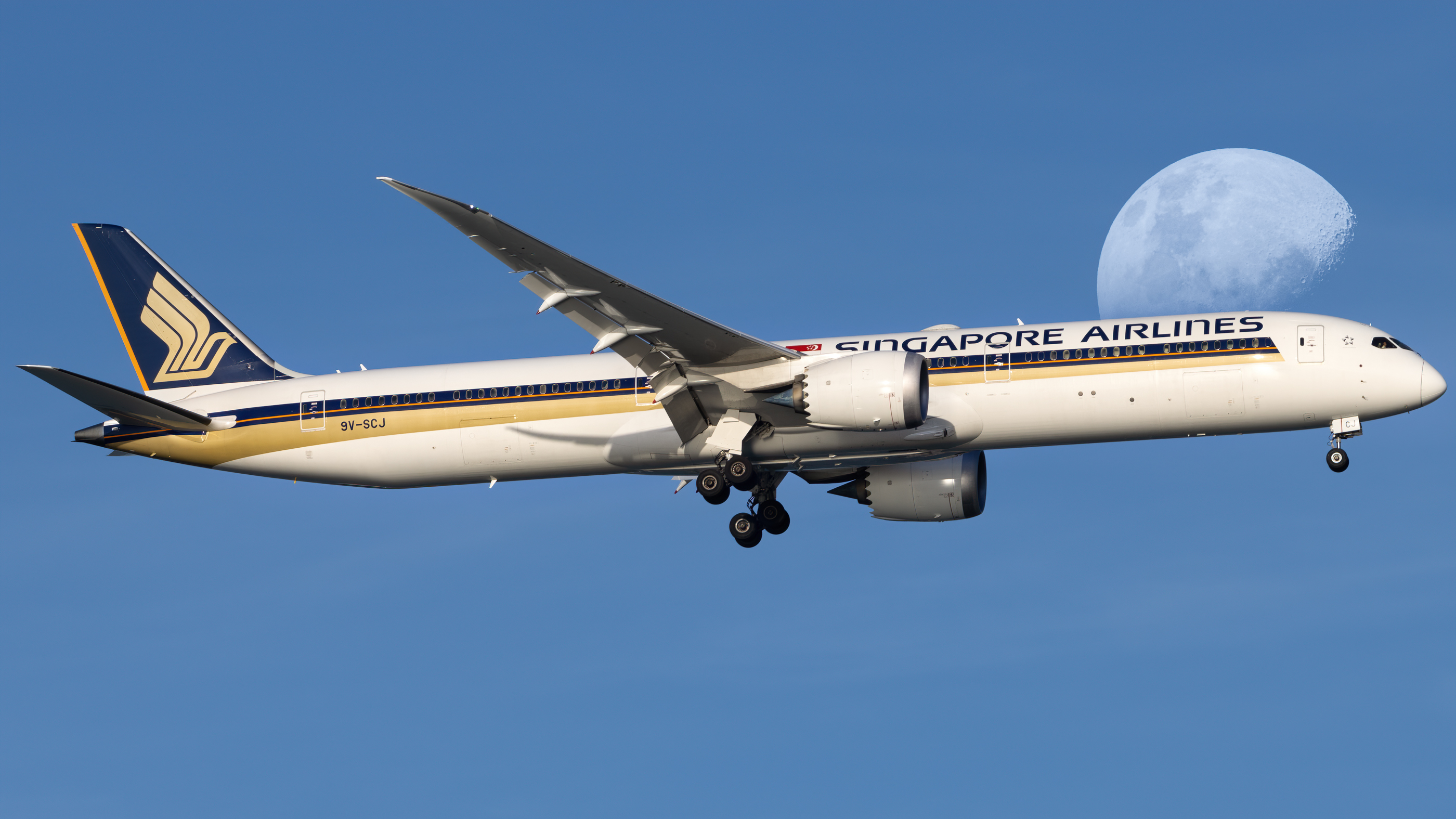 Full size: Singapore Airlines Boeing 787-10 9V-SCJ at Singapore-Changi Airport